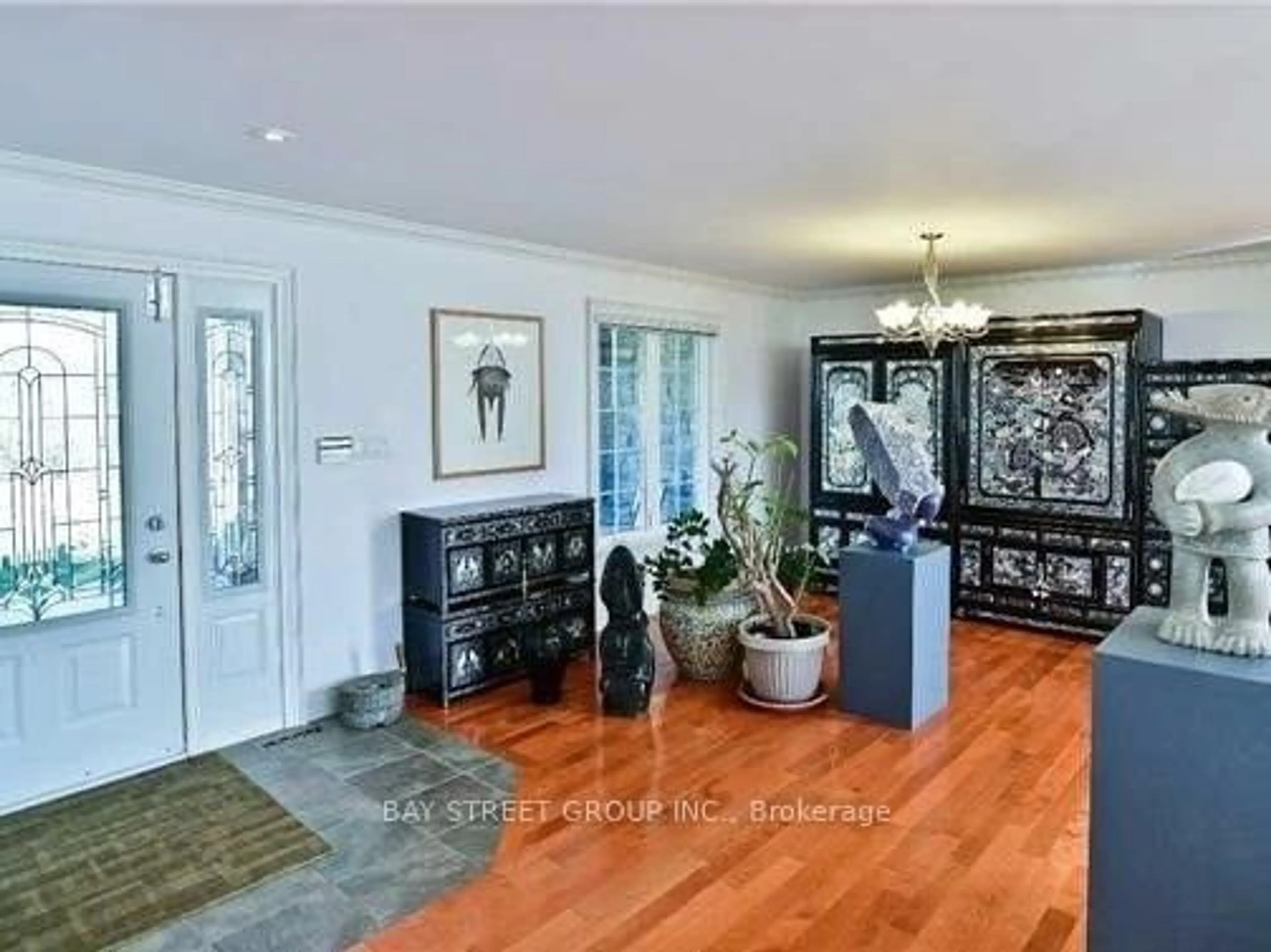 Indoor foyer for 6289 Black River Rd, Georgina Ontario L0E 1R0