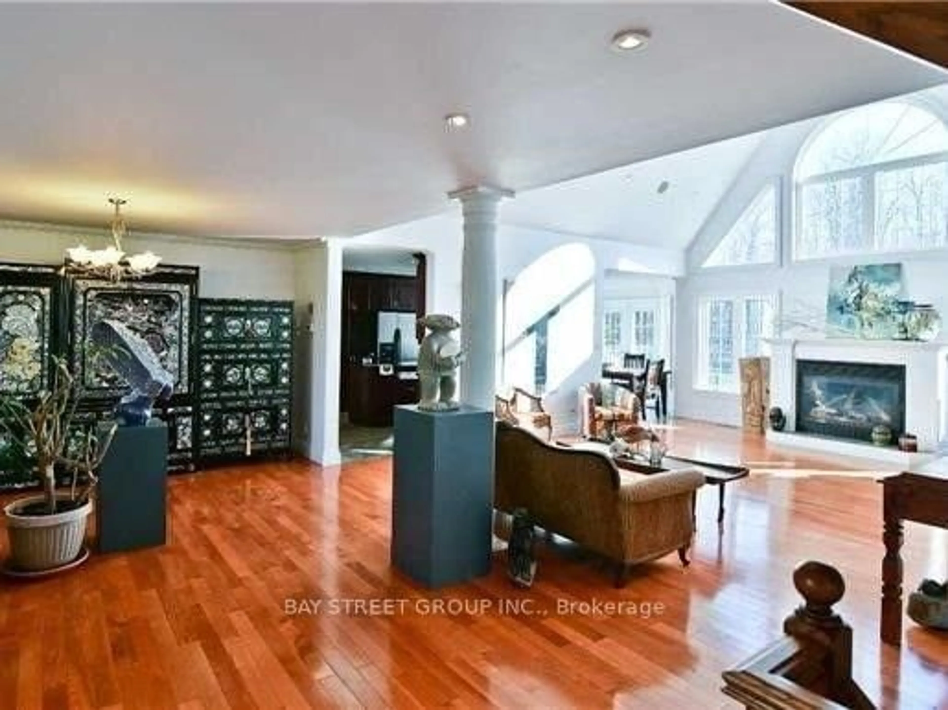 Indoor foyer for 6289 Black River Rd, Georgina Ontario L0E 1R0