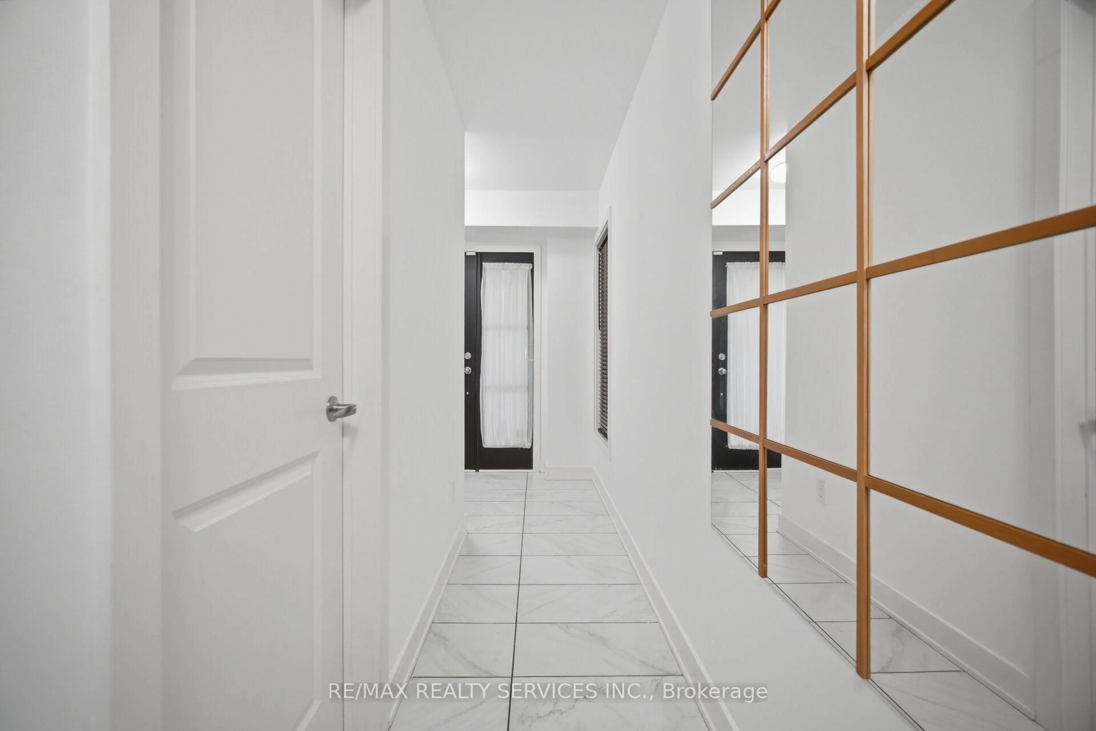 Indoor foyer for 58 Pageant Ave, Vaughan Ontario L4H 4R3
