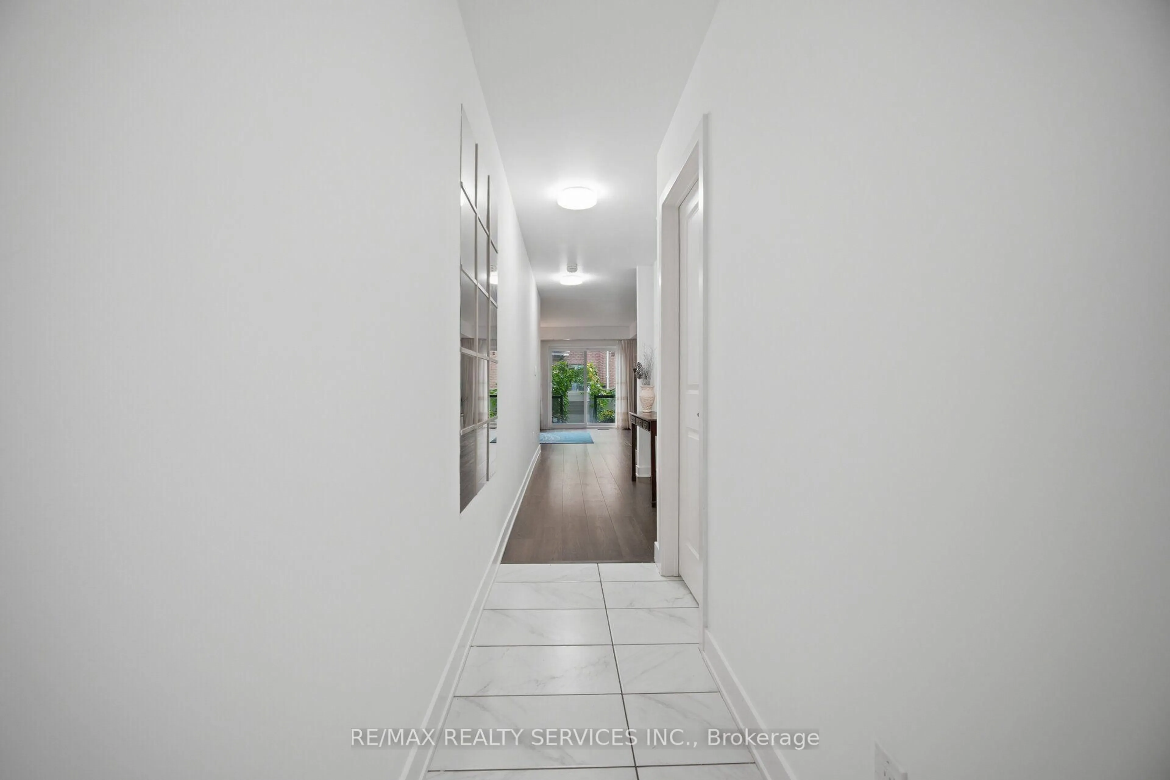 Indoor entryway for 58 Pageant Ave, Vaughan Ontario L4H 4R3