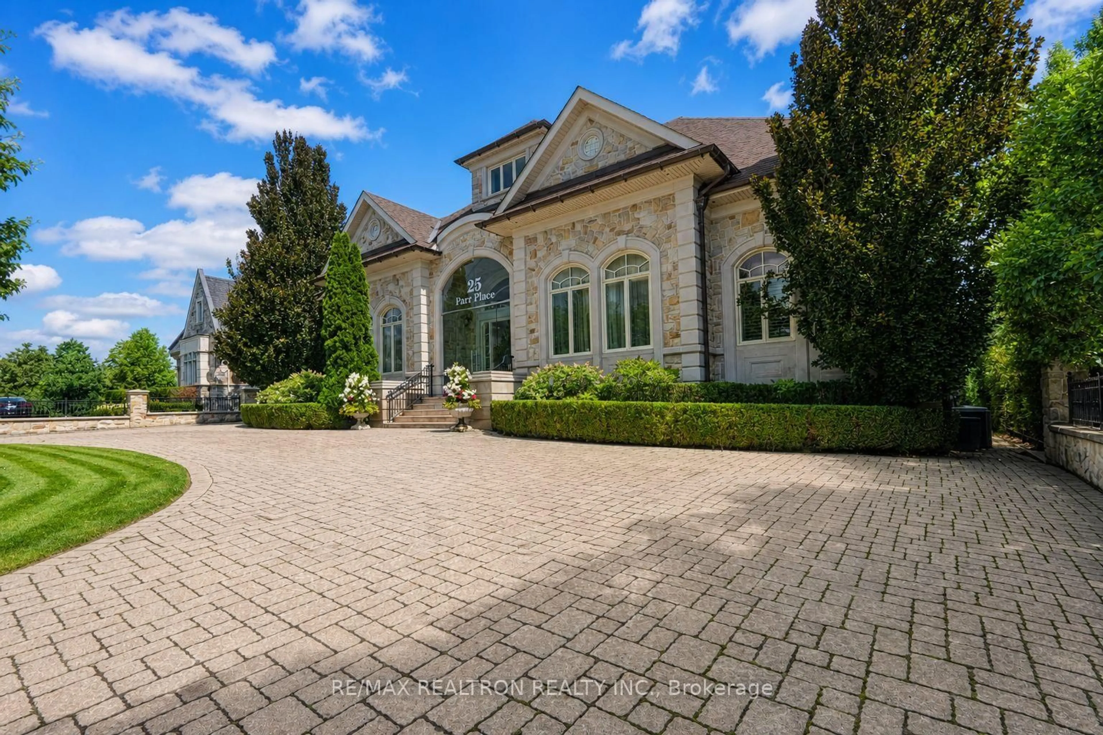 Unknown for 25 Parr Pl, Vaughan Ontario L4J 8L1