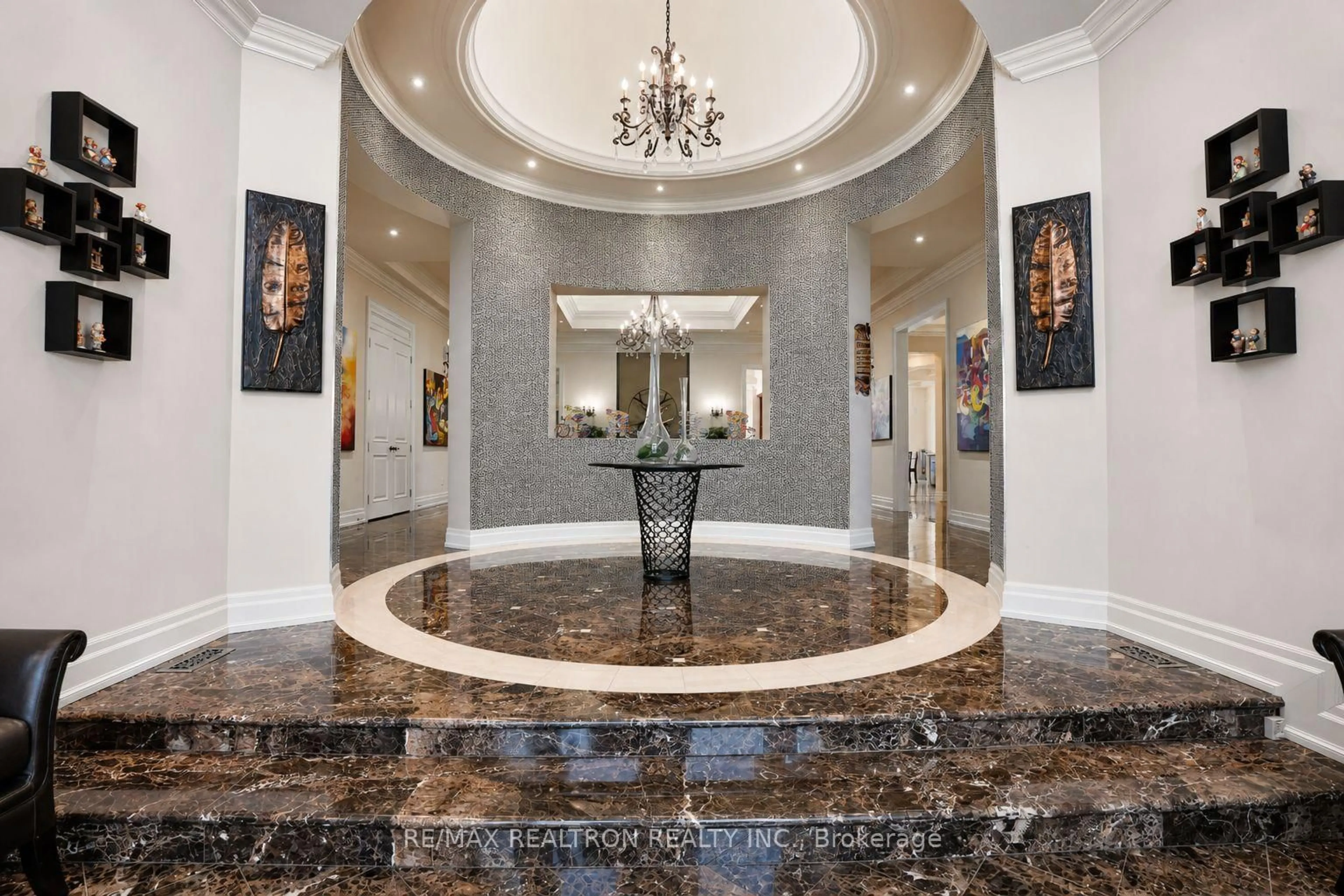 Indoor foyer for 25 Parr Pl, Vaughan Ontario L4J 8L1