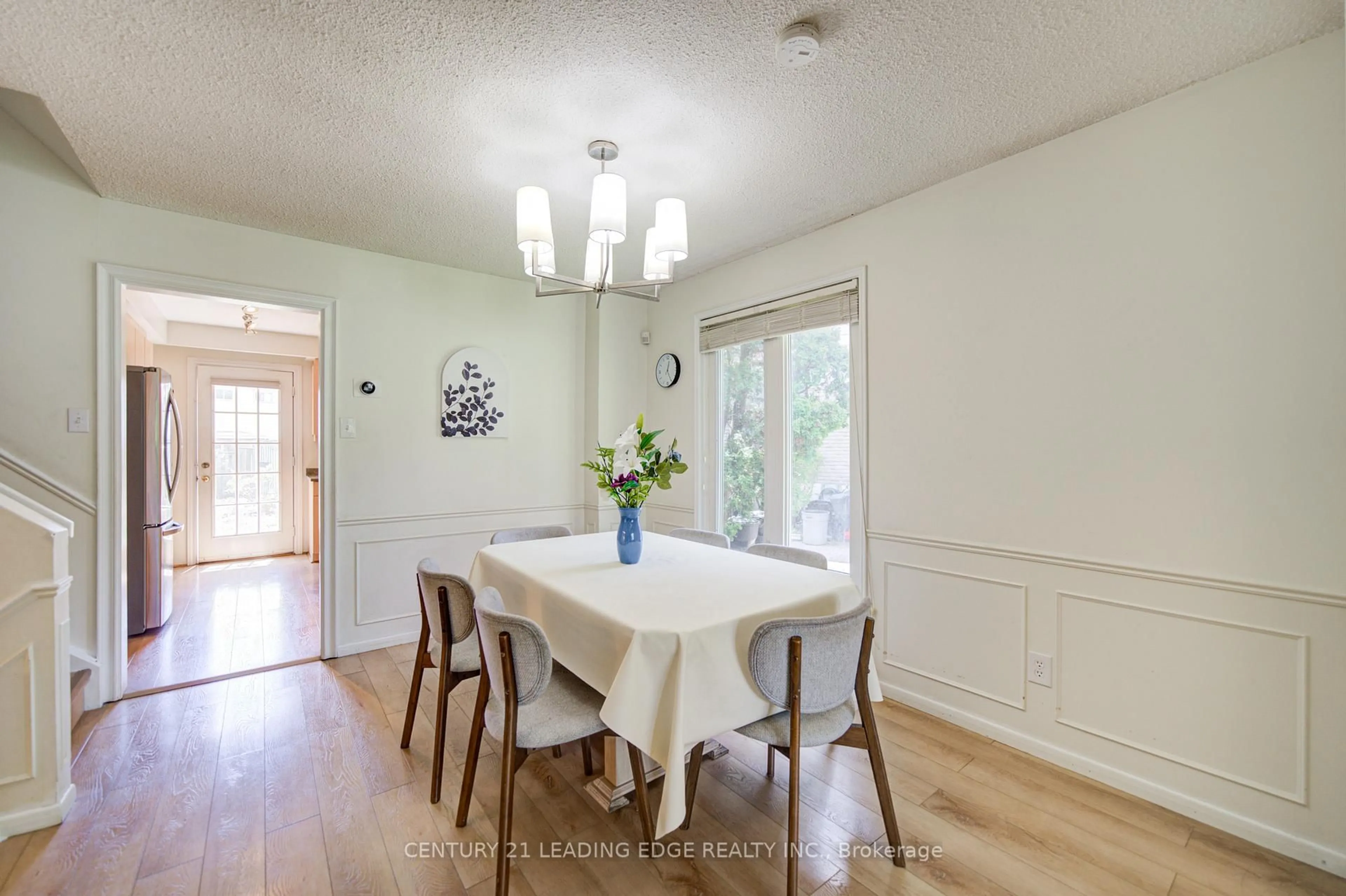 Dining room, wood/laminate floor for 43 Carlton Rd, Markham Ontario L3R 1Z4
