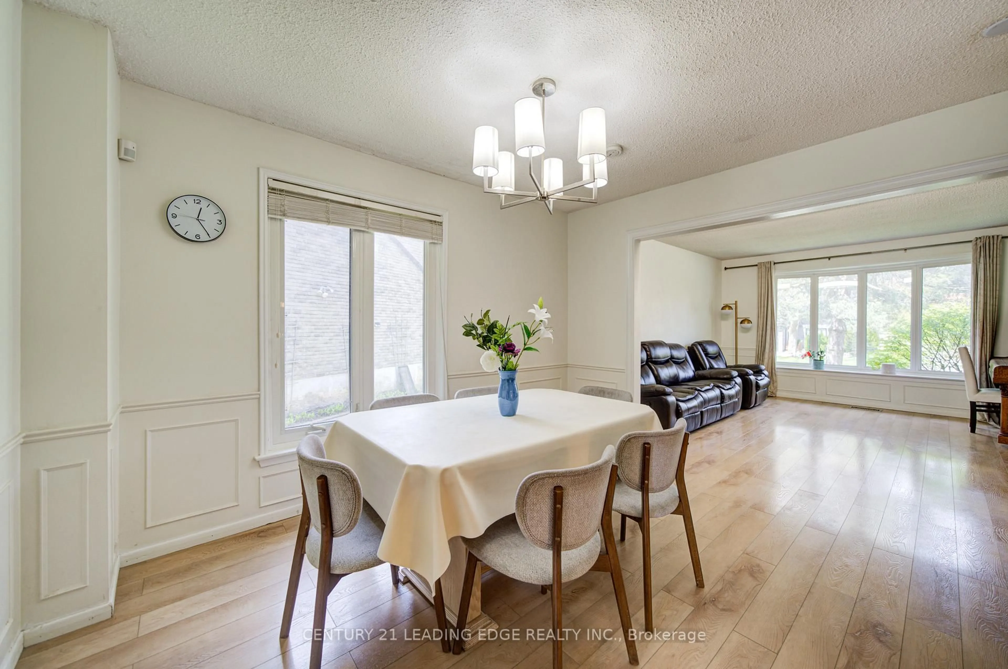 Dining room, wood/laminate floor for 43 Carlton Rd, Markham Ontario L3R 1Z4