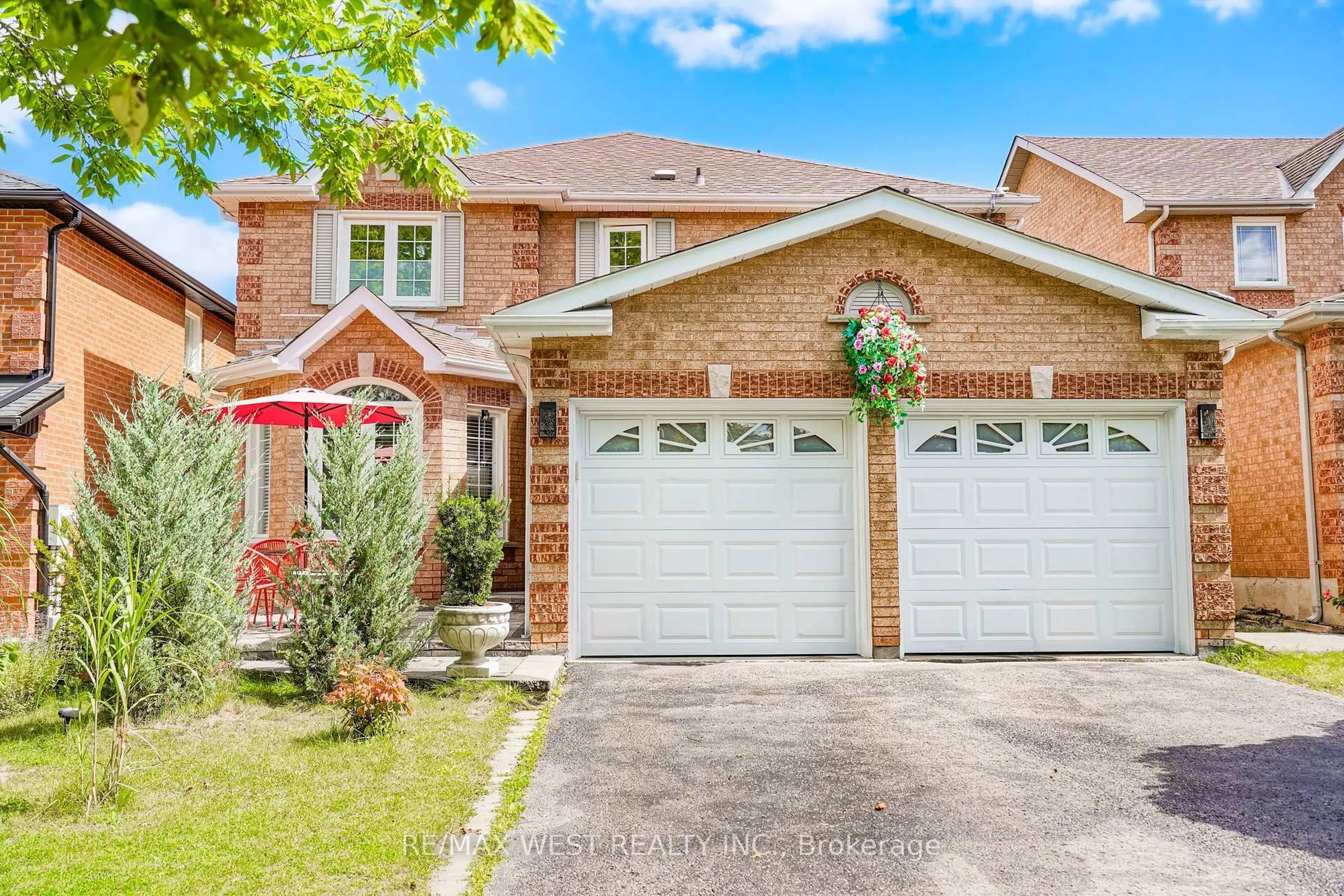 Home with brick exterior material, street for 67 Dawlish Ave, Aurora Ontario L4G 6R4