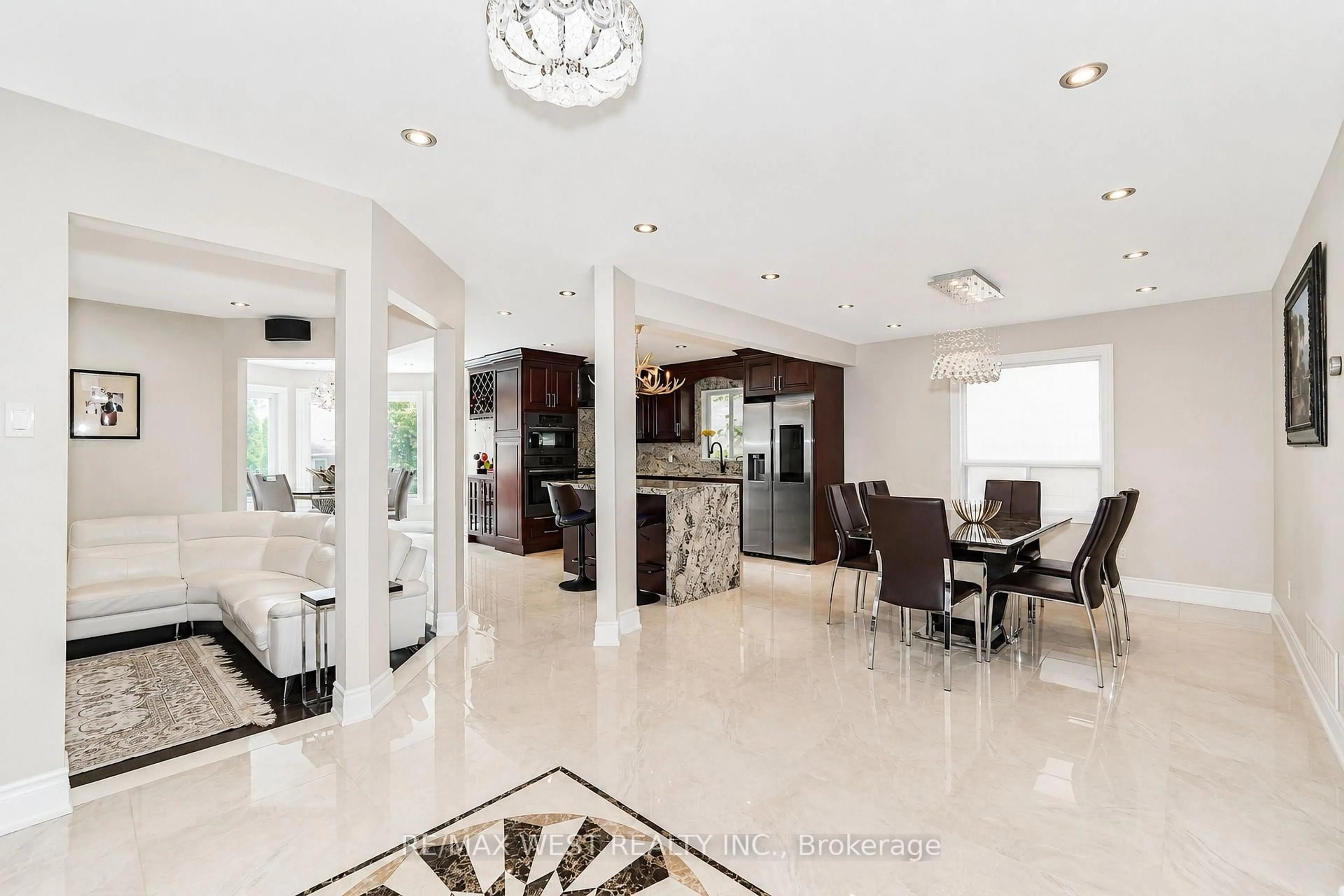 Unknown for 67 Dawlish Ave, Aurora Ontario L4G 6R4