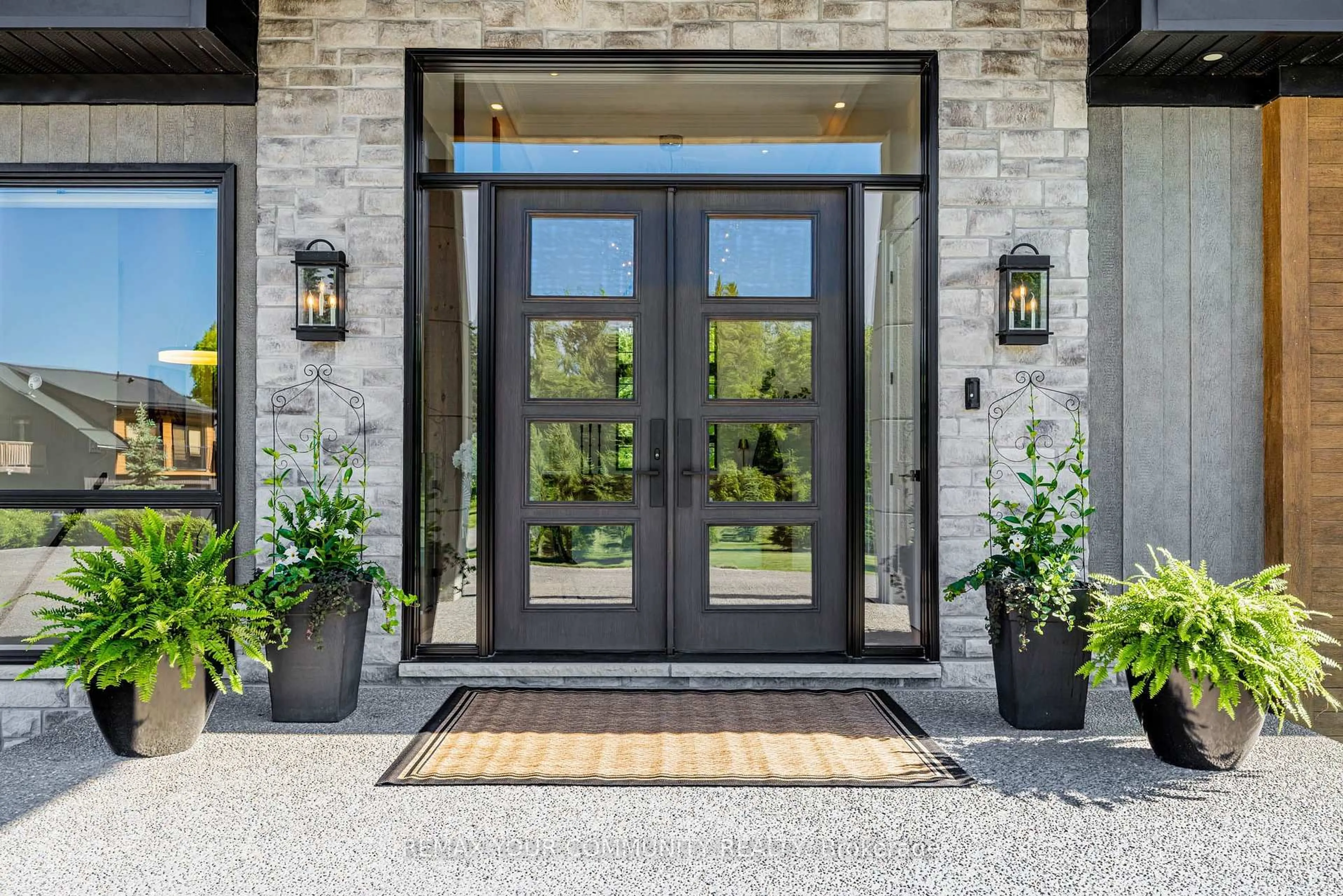 Indoor entryway for 807 Ganton Rd, Uxbridge Ontario L9P 1R3