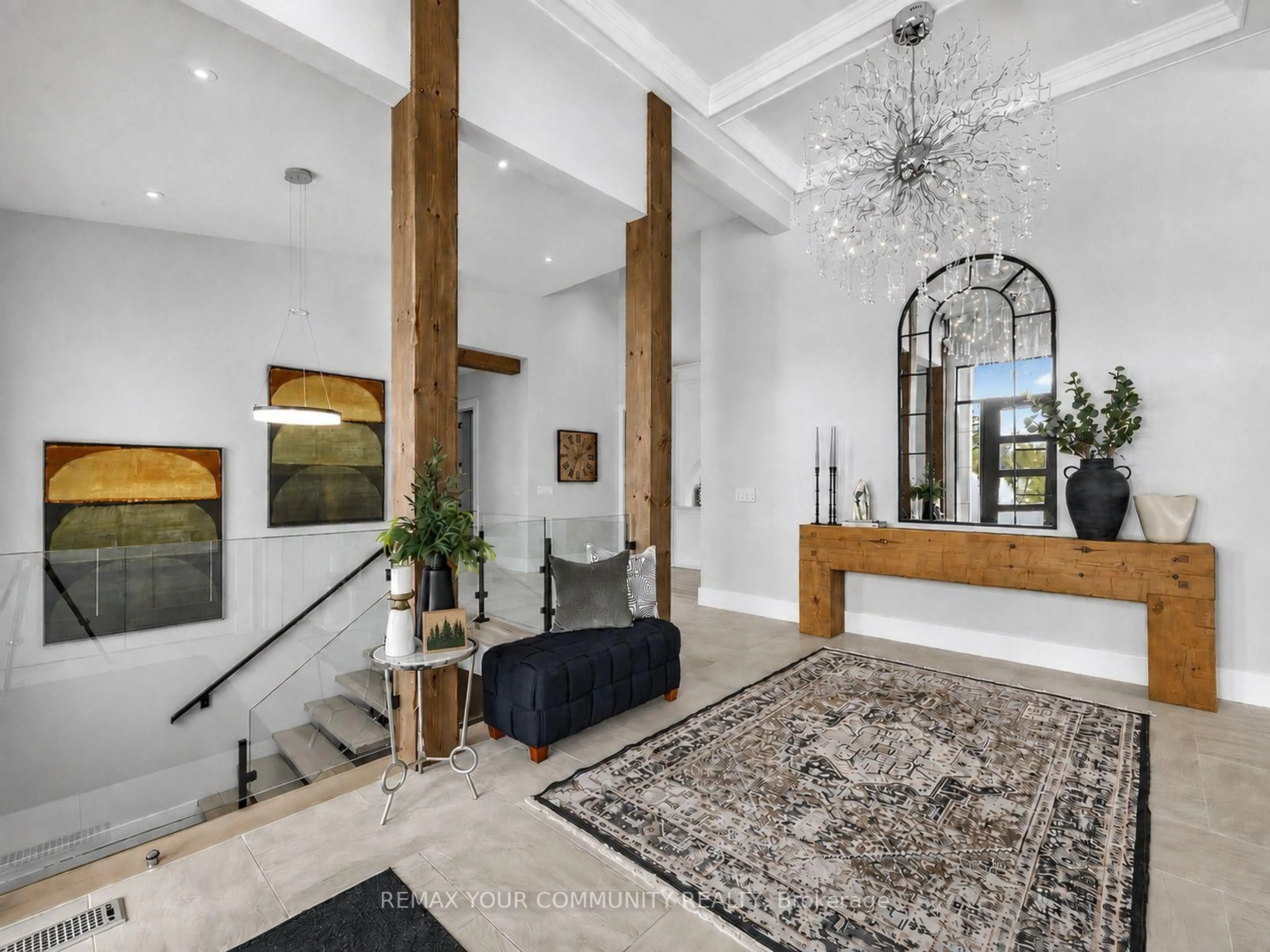 Indoor foyer for 807 Ganton Rd, Uxbridge Ontario L9P 1R3