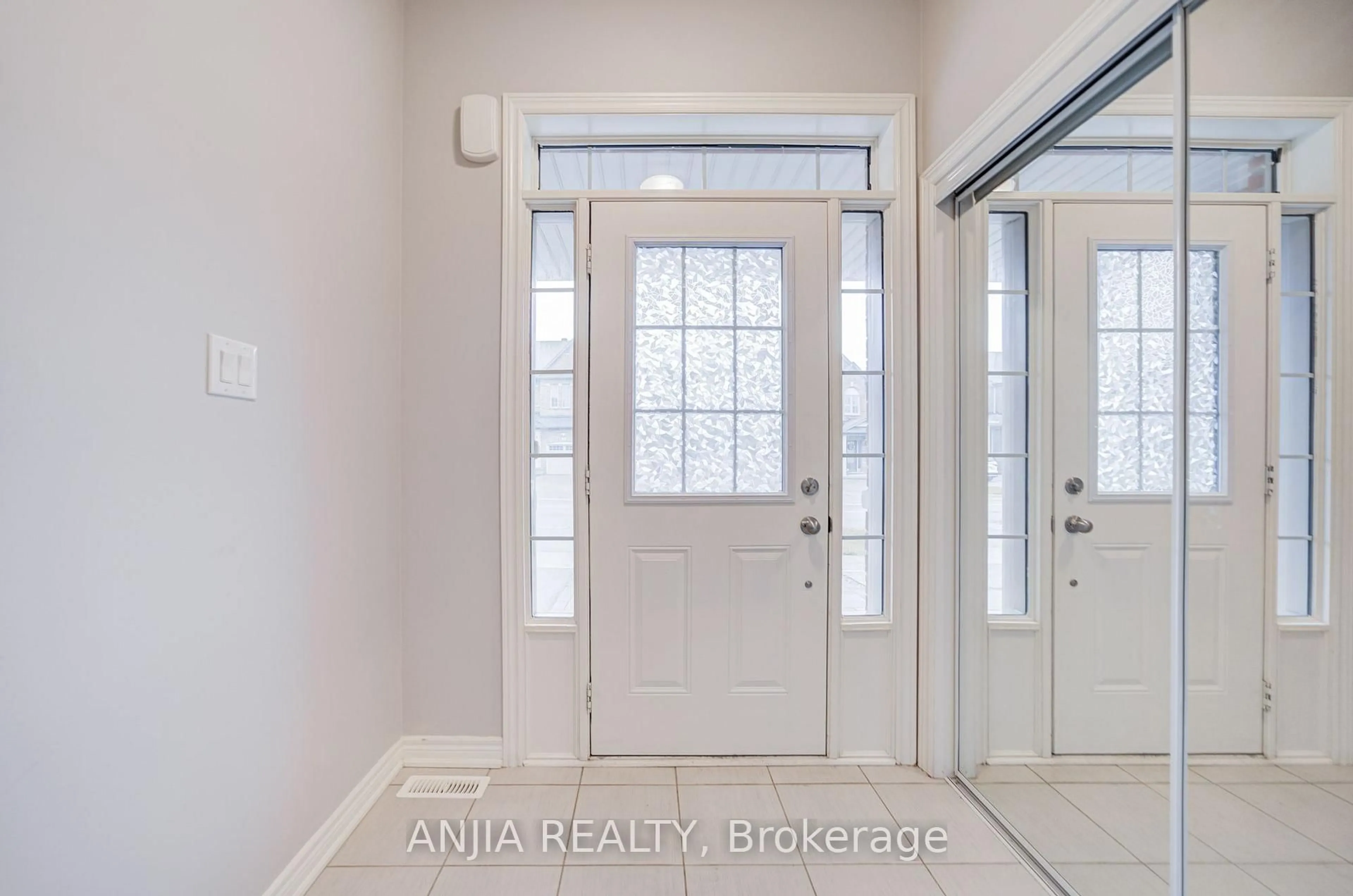 Indoor entryway for 115 Wilfred Murison Ave, Markham Ontario L6C 0S9