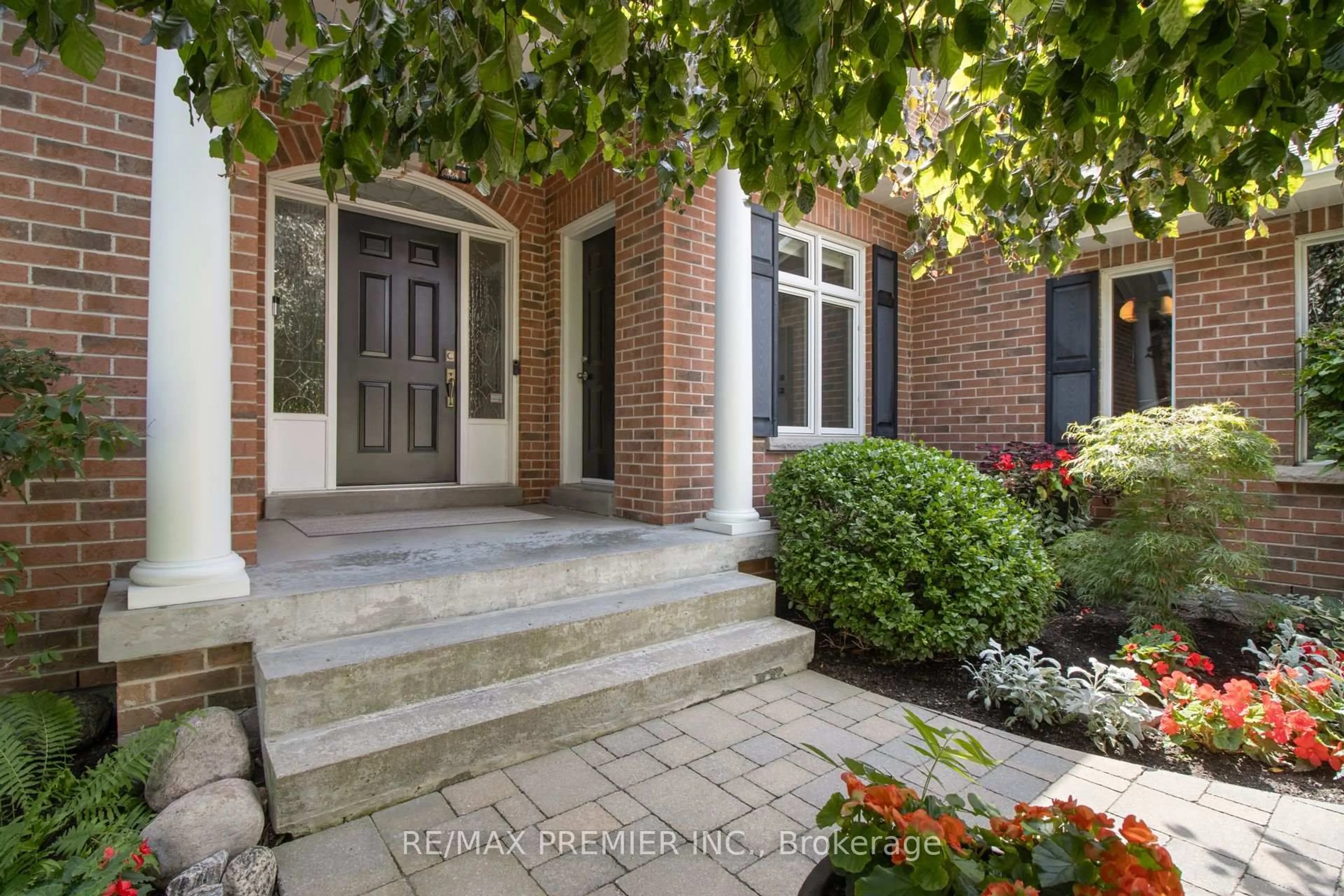 Home with brick exterior material, street for 19 Stockdale Cres, Richmond Hill Ontario L4C 3T1