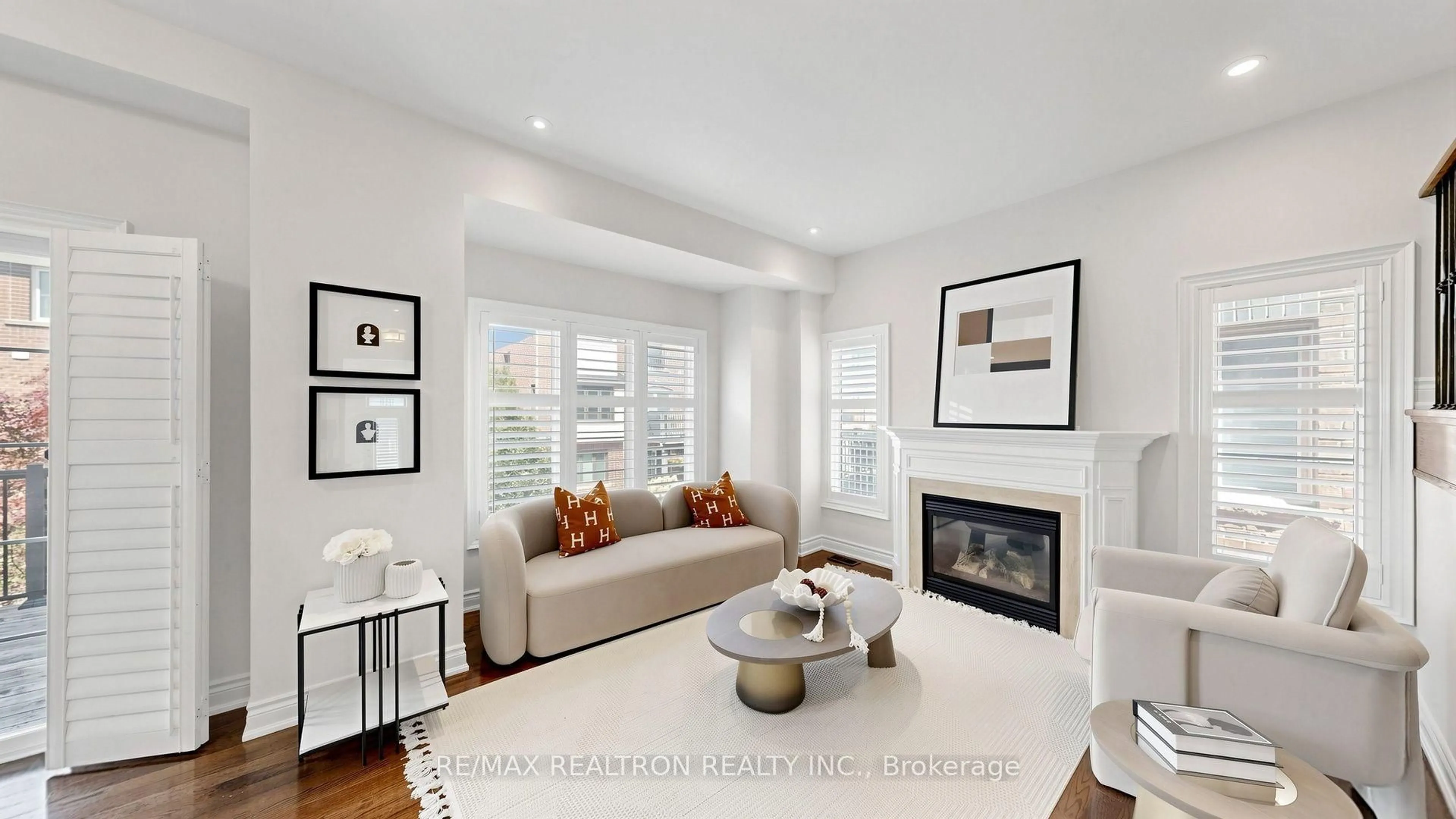Living room with furniture, unknown for 59 Kylemore Way, Markham Ontario L6C 0J9