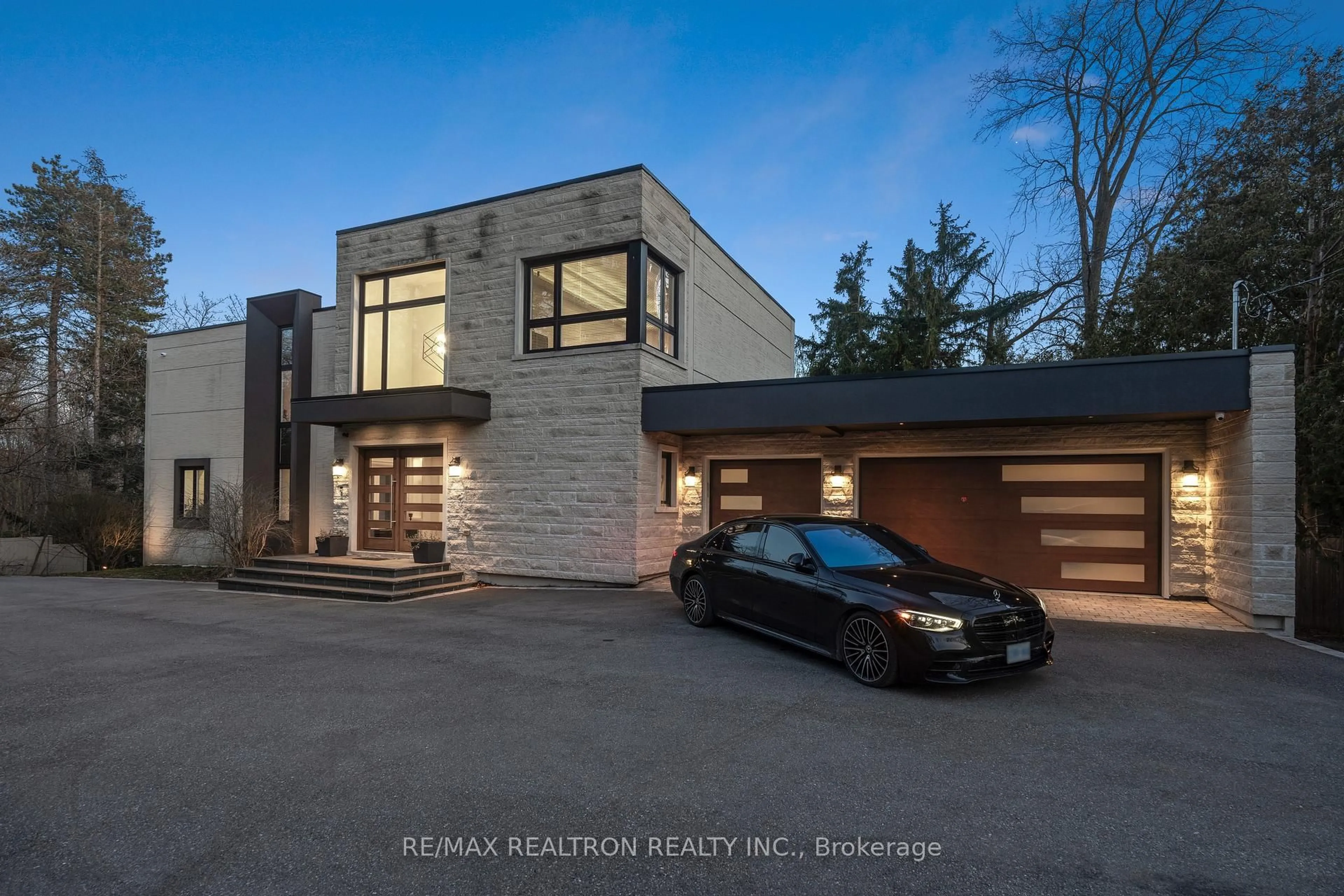 Home with brick exterior material, unknown for 7 Albion Clse, Markham Ontario L3T 2H8