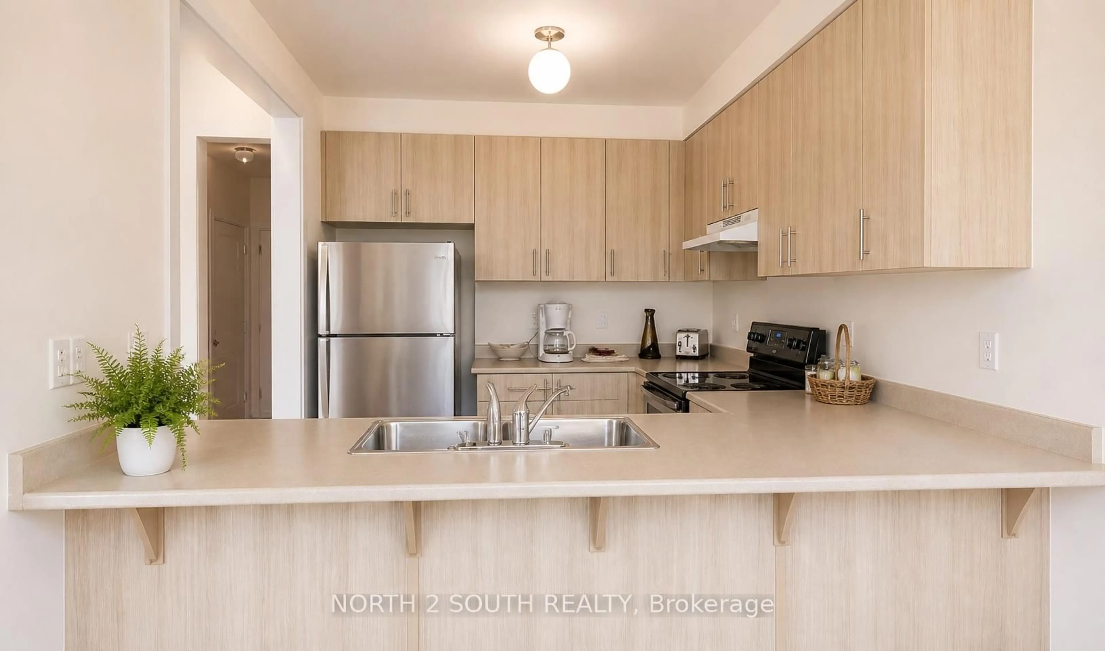 Standard kitchen, wood/laminate floor for 15 Gower Dr, Aurora Ontario L4G 0V9