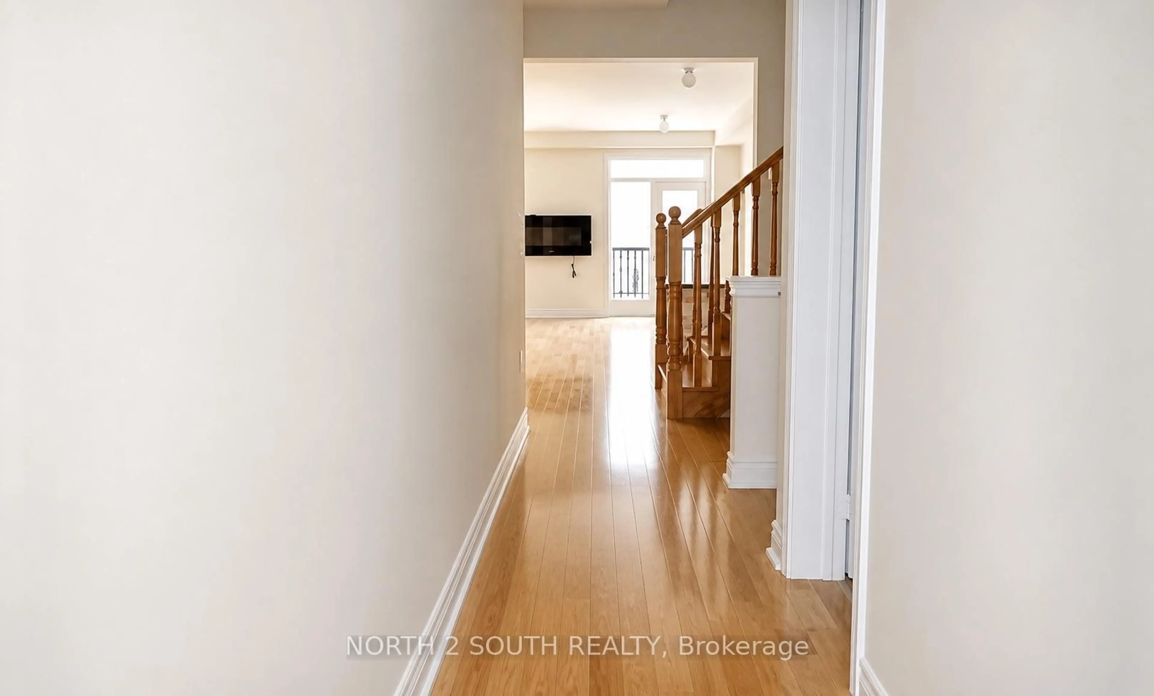 Indoor entryway for 15 Gower Dr, Aurora Ontario L4G 0V9