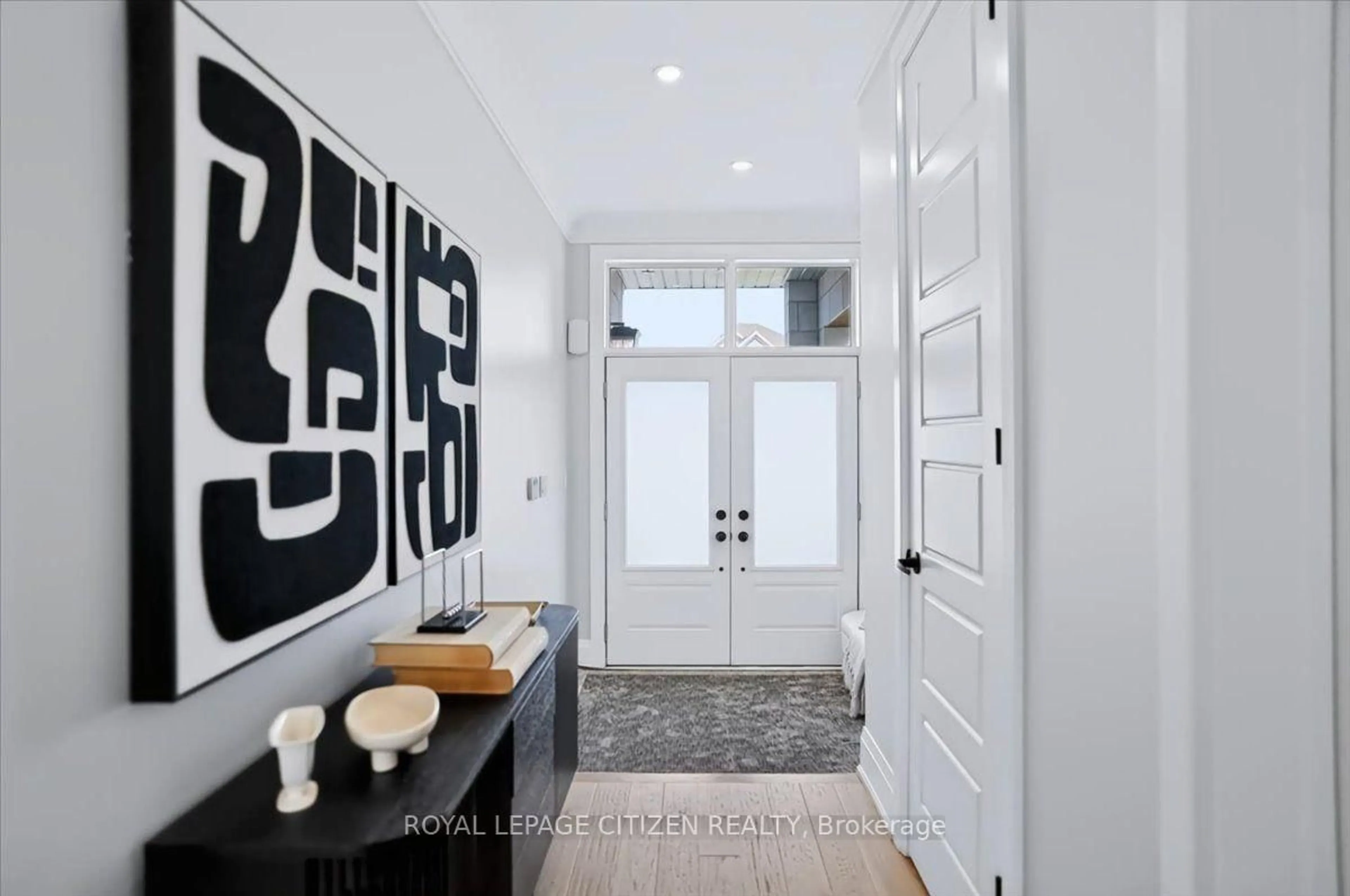 Indoor entryway for 243 Ferragine Cres, Bradford West Gwillimbury Ontario L3Z 4J8
