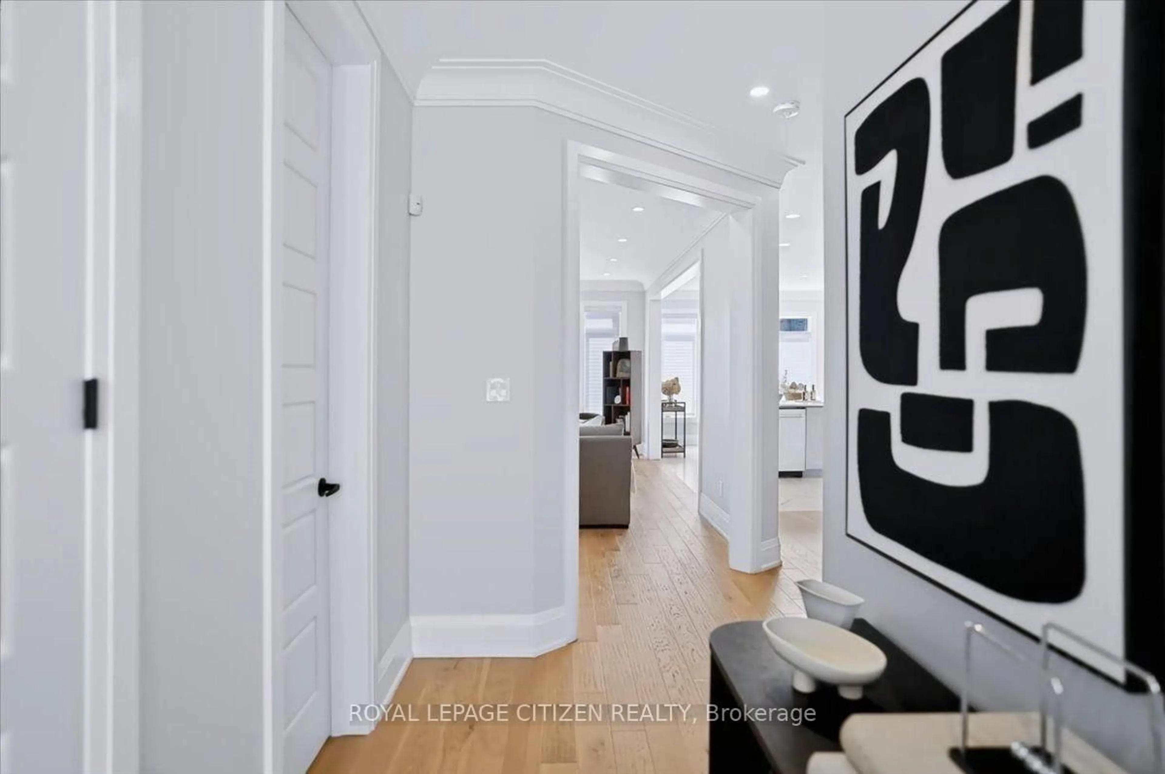 Indoor entryway for 243 Ferragine Cres, Bradford West Gwillimbury Ontario L3Z 4J8