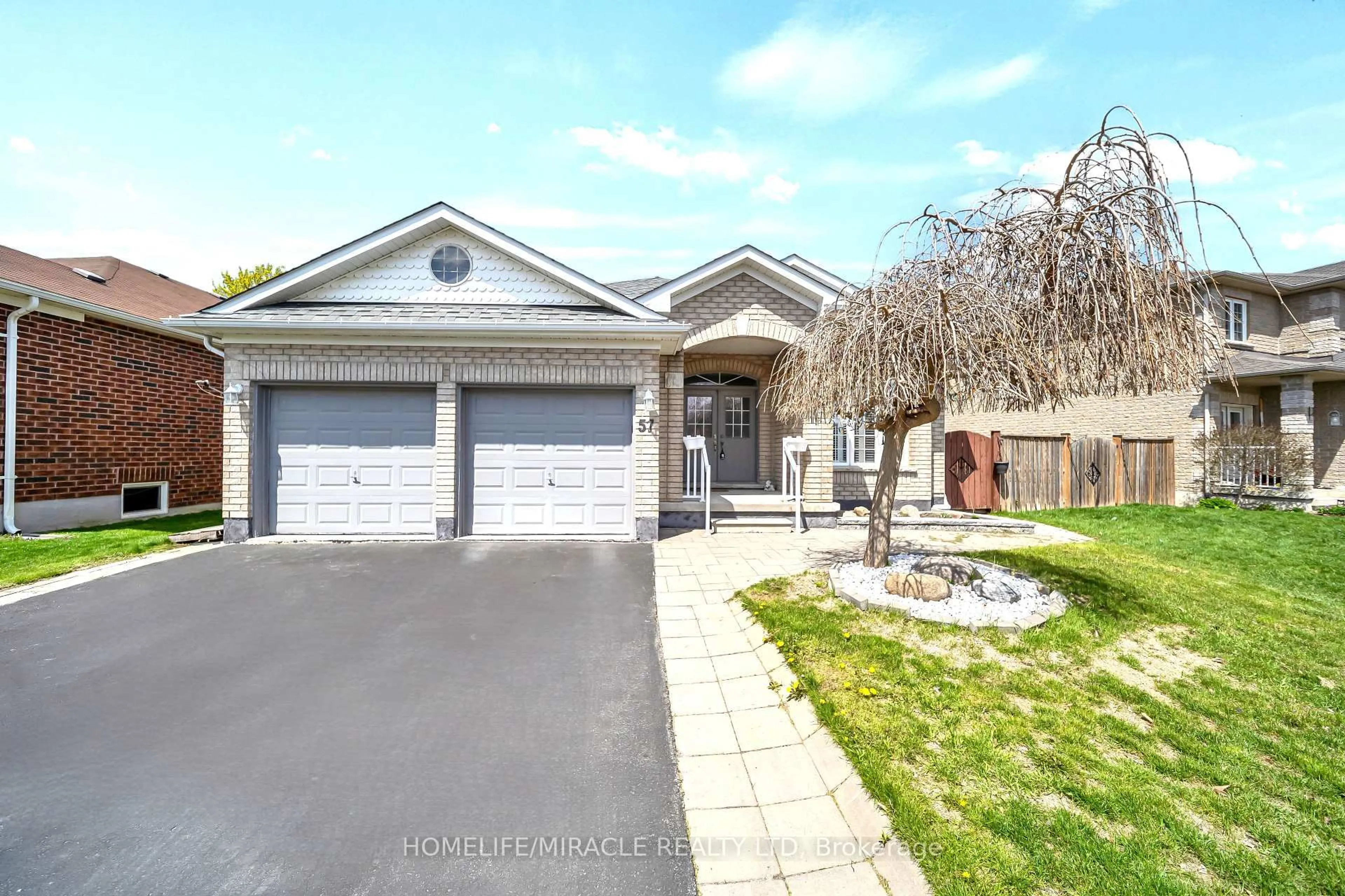 A pic from outside/outdoor area/front of a property/back of a property/a pic from drone, street for 57 Bronze Cres, Bradford West Gwillimbury Ontario L3Z 0B1