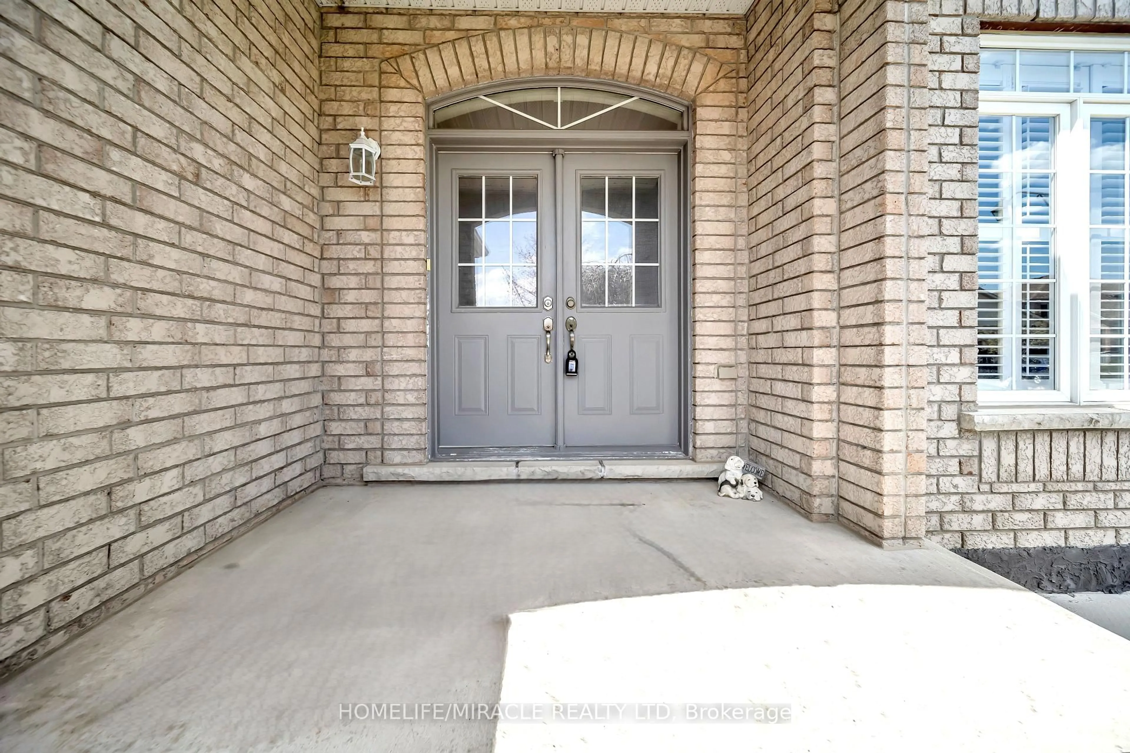 Indoor entryway for 57 Bronze Cres, Bradford West Gwillimbury Ontario L3Z 0B1