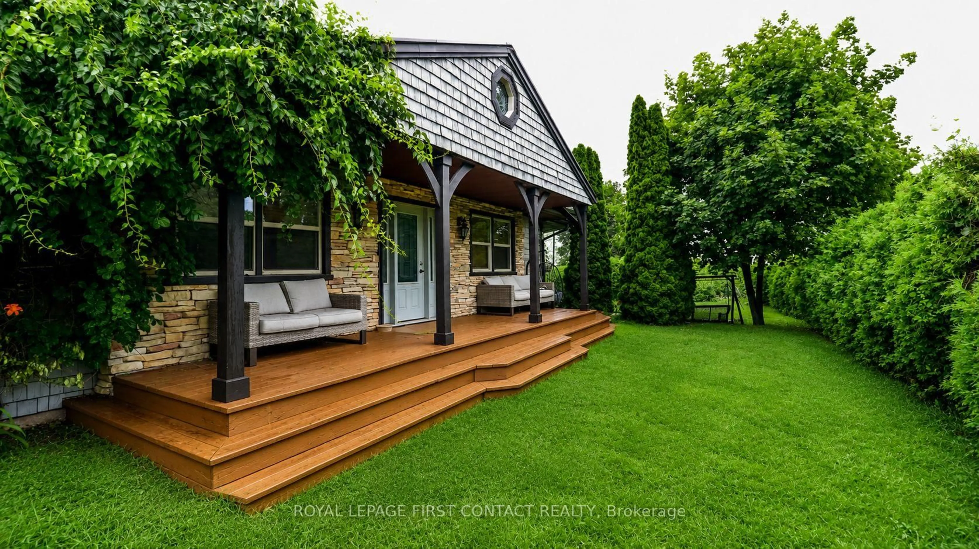 Home with vinyl exterior material, street for 523 Lake Dr, Georgina Ontario L0E 1S0