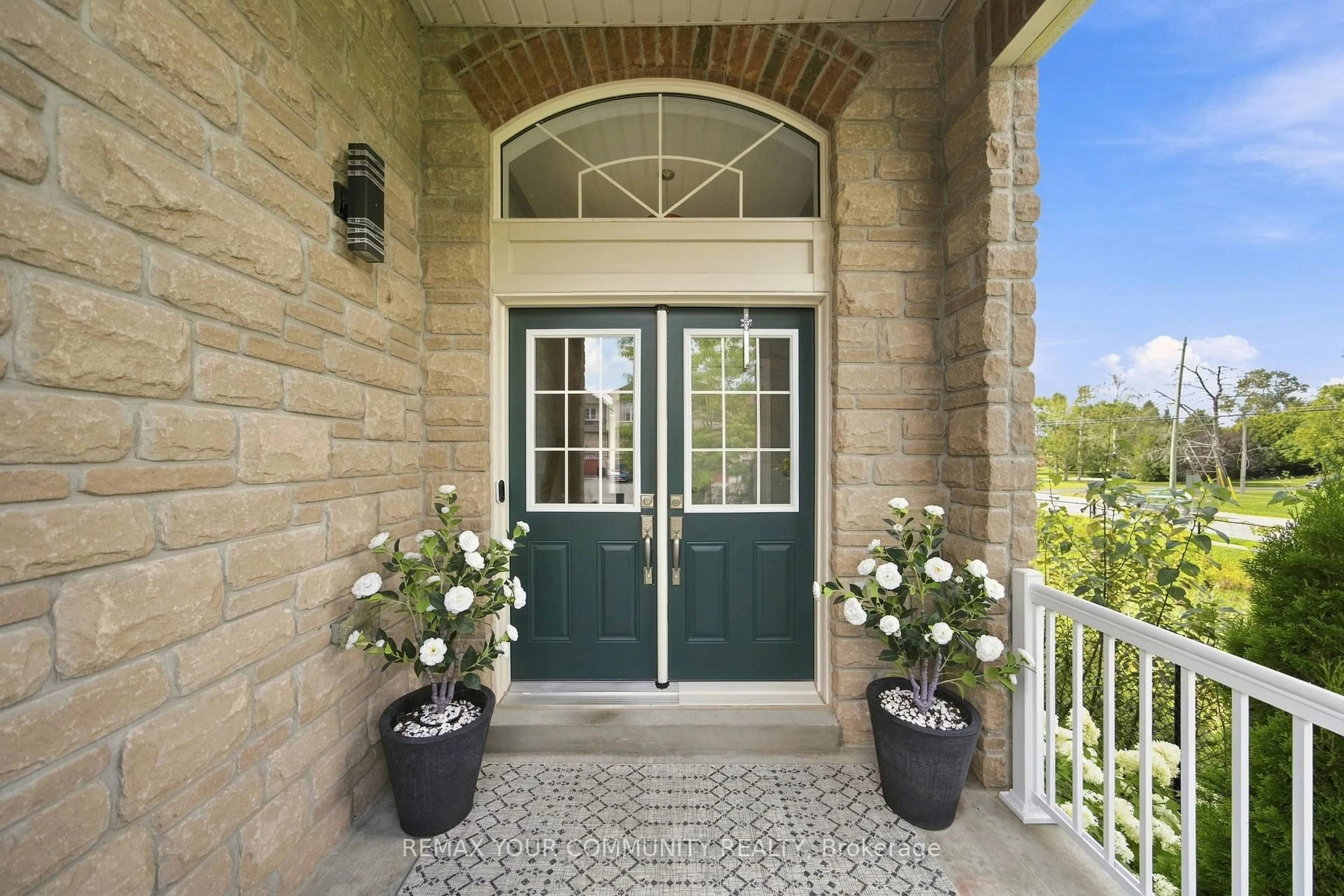 Indoor entryway for 4 Greenwood Dr, Essa Ontario L3W 0N5
