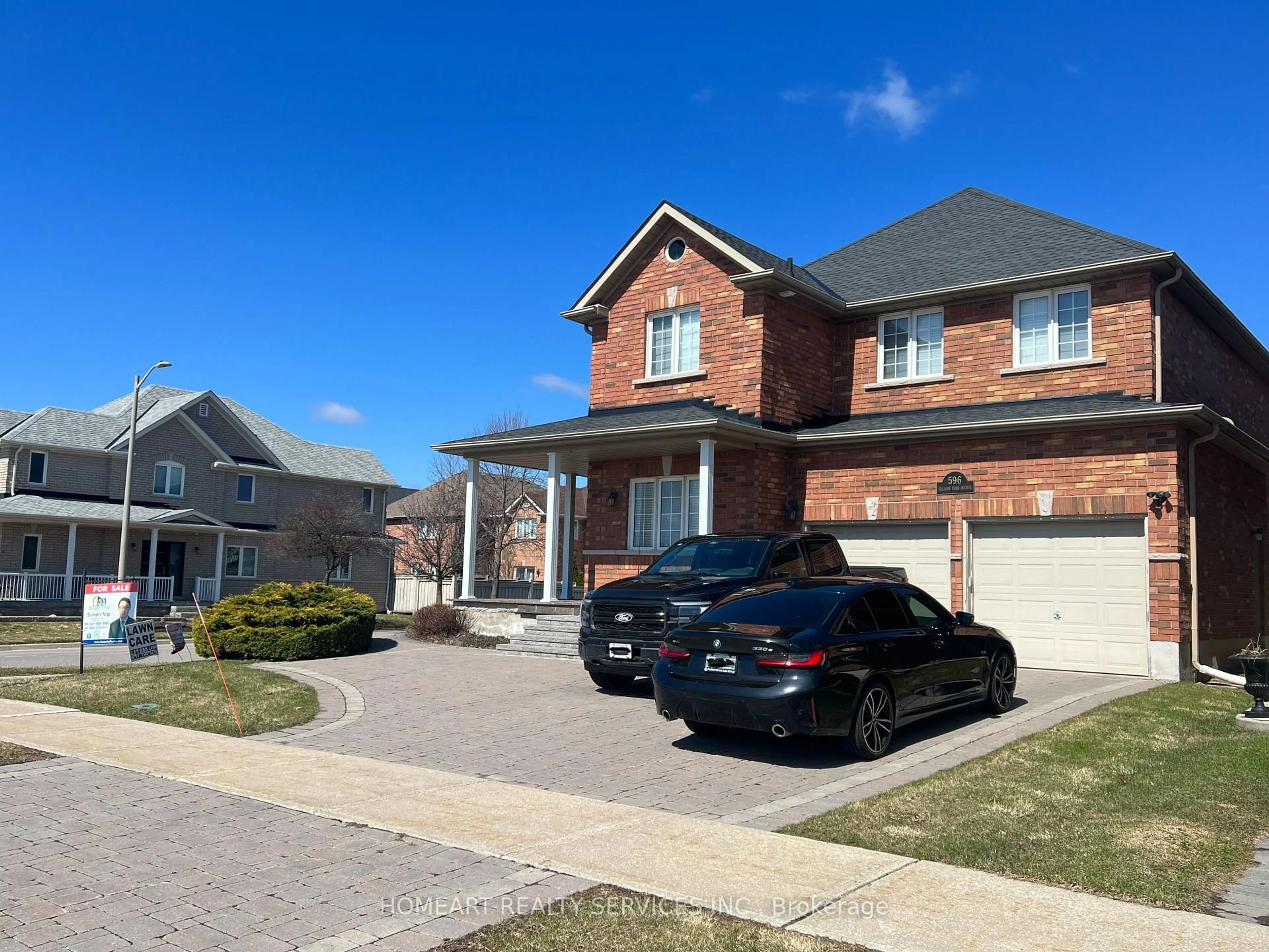 A pic from outside/outdoor area/front of a property/back of a property/a pic from drone, street for 596 Vellore Park Ave, Vaughan Ontario L4H 0G4