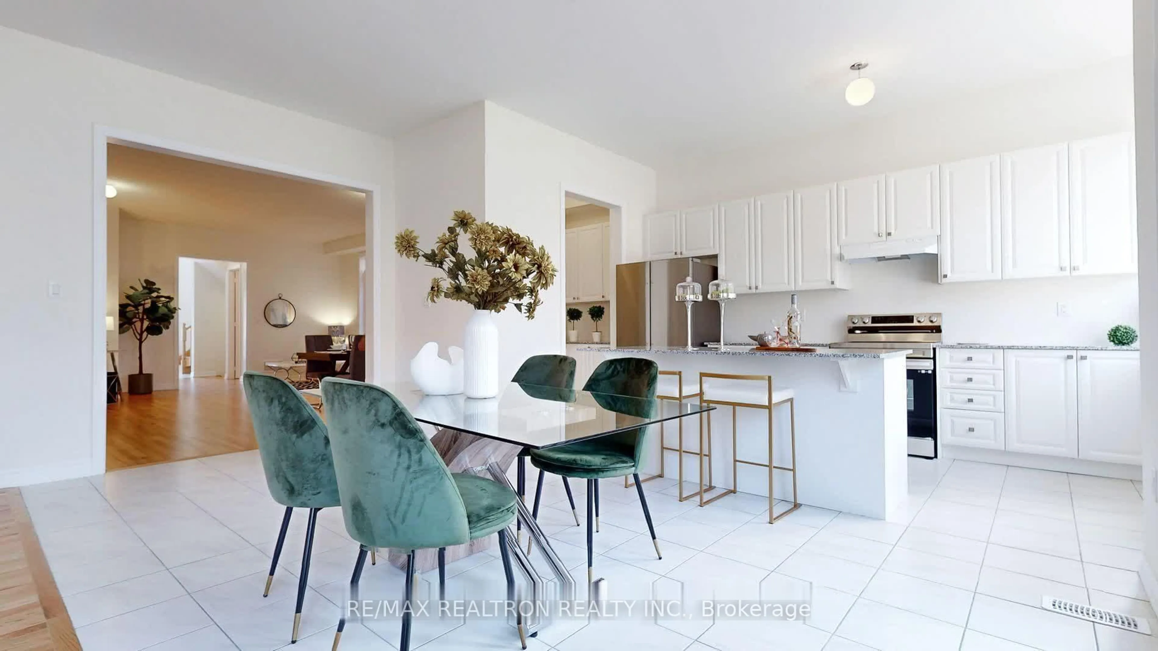 Open concept kitchen, ceramic/tile floor for 164 Wesmina Ave, Whitchurch-Stouffville Ontario L4A 0R7