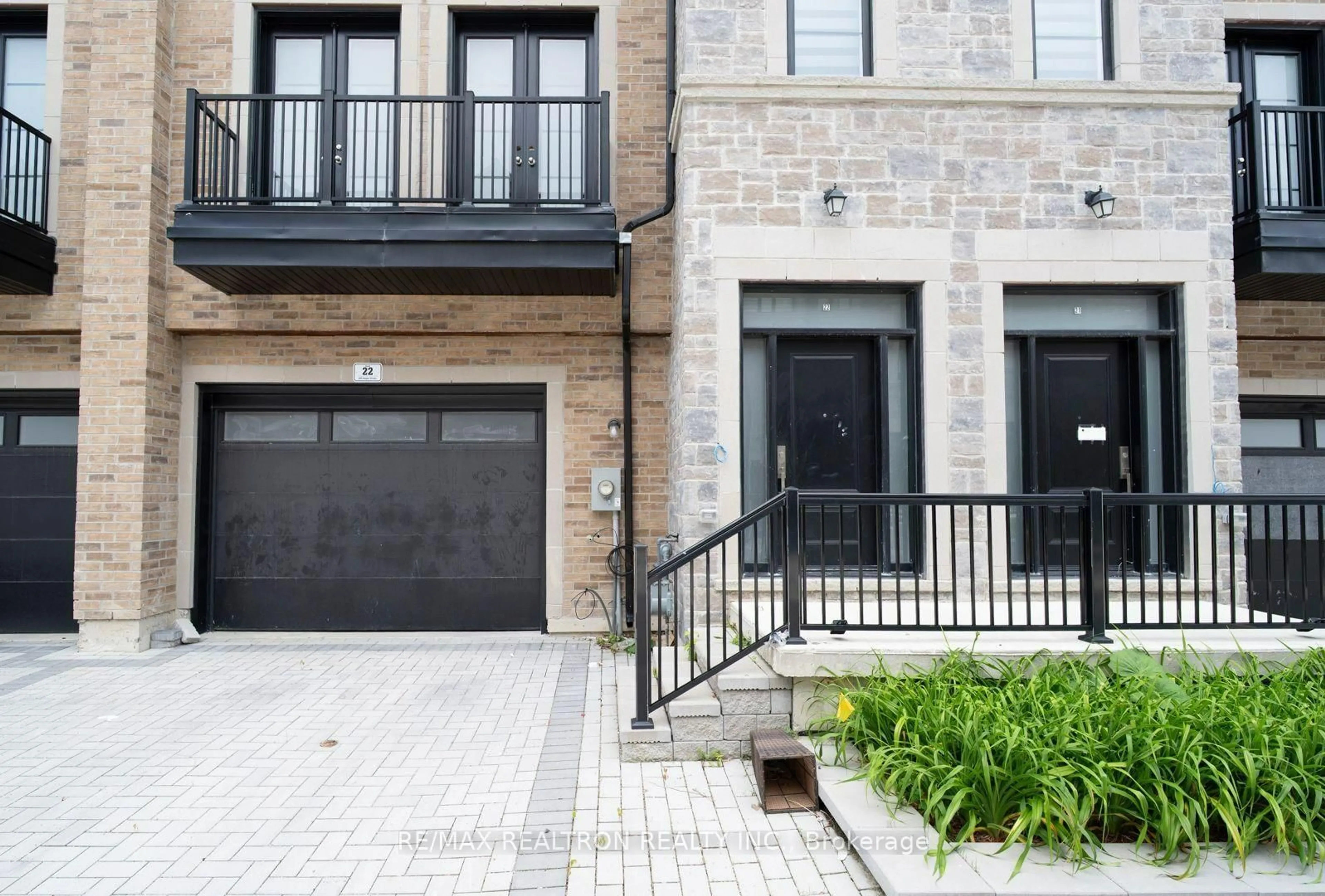 Home with brick exterior material, street for 260 Eagle St #22, Newmarket Ontario L3Y 1K1