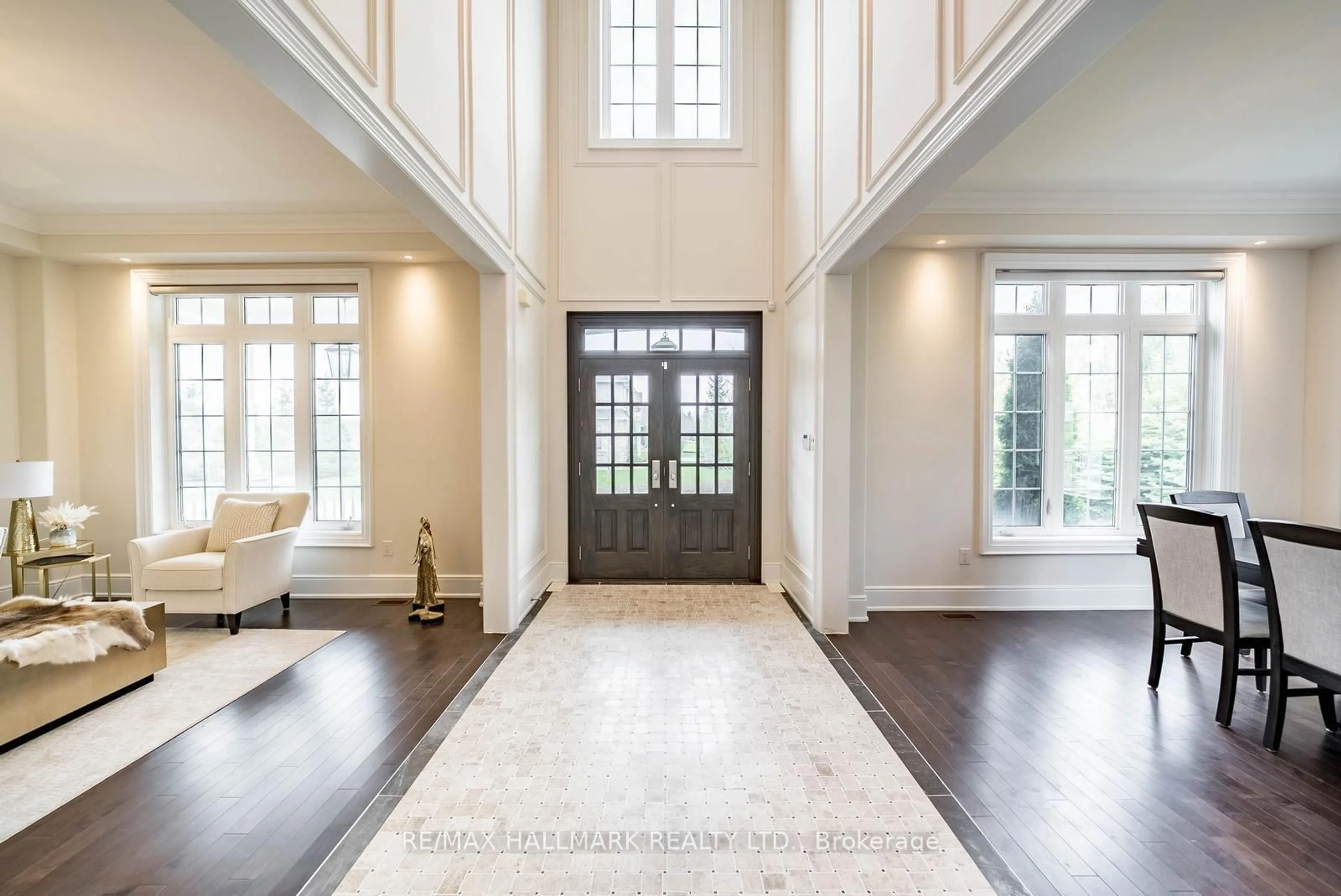 Indoor entryway for 37 Country Club Cres, Uxbridge Ontario L9P 0B8