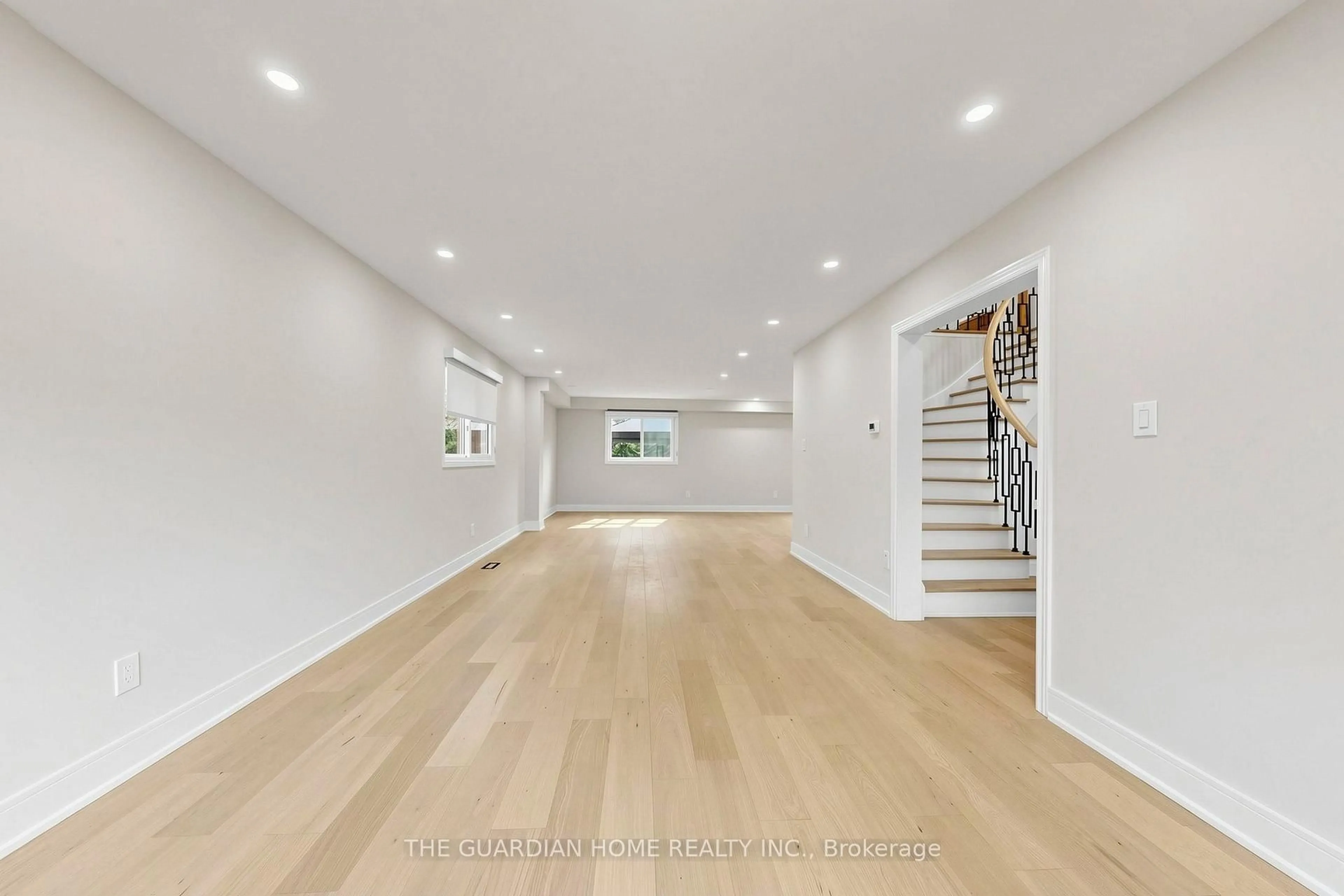 Indoor foyer for 421 Carrville Rd, Richmond Hill Ontario L4C 6E5