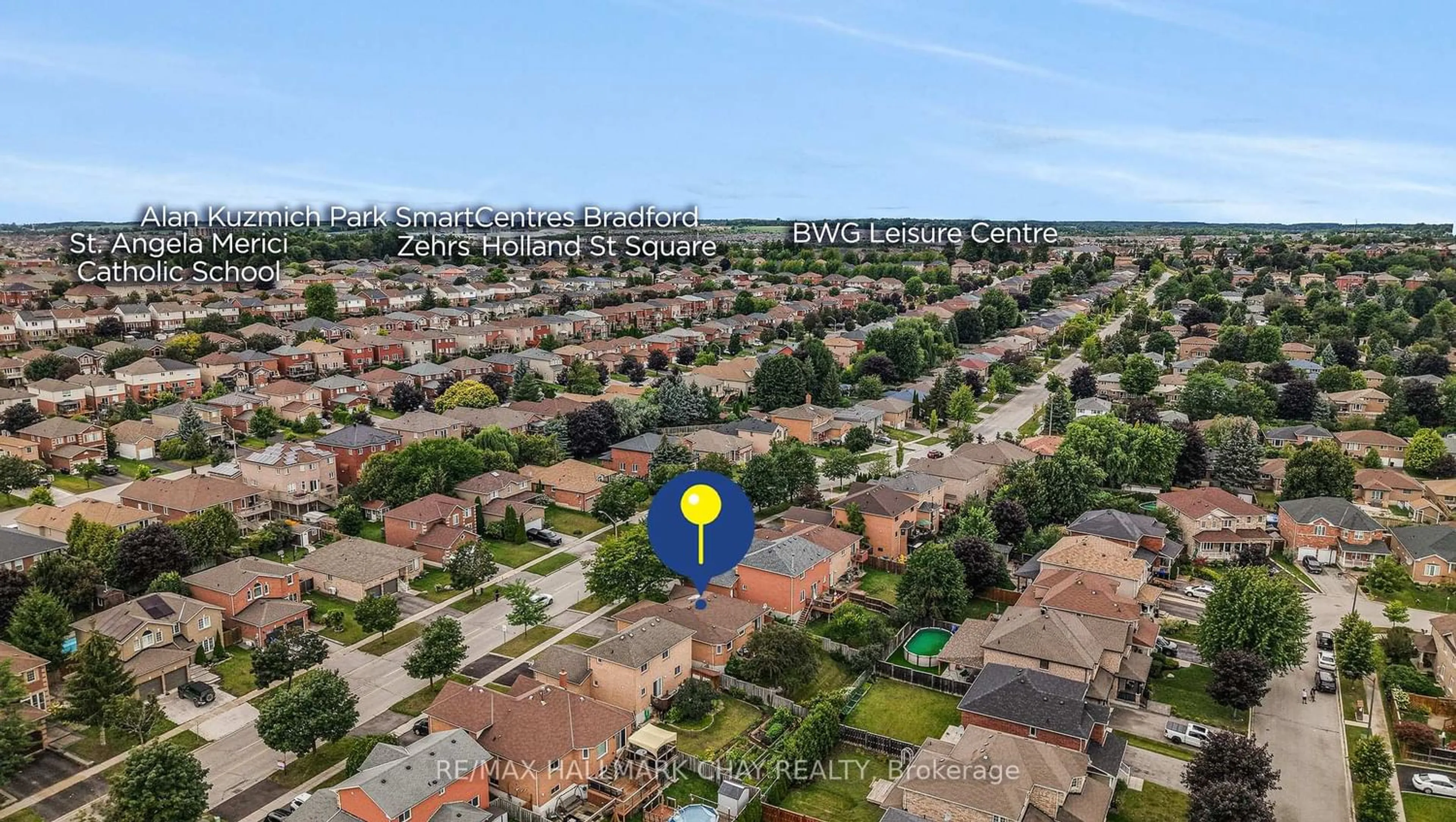 A pic from outside/outdoor area/front of a property/back of a property/a pic from drone, city buildings view from balcony for 207 Melbourne Dr, Bradford West Gwillimbury Ontario L3Z 2Y8