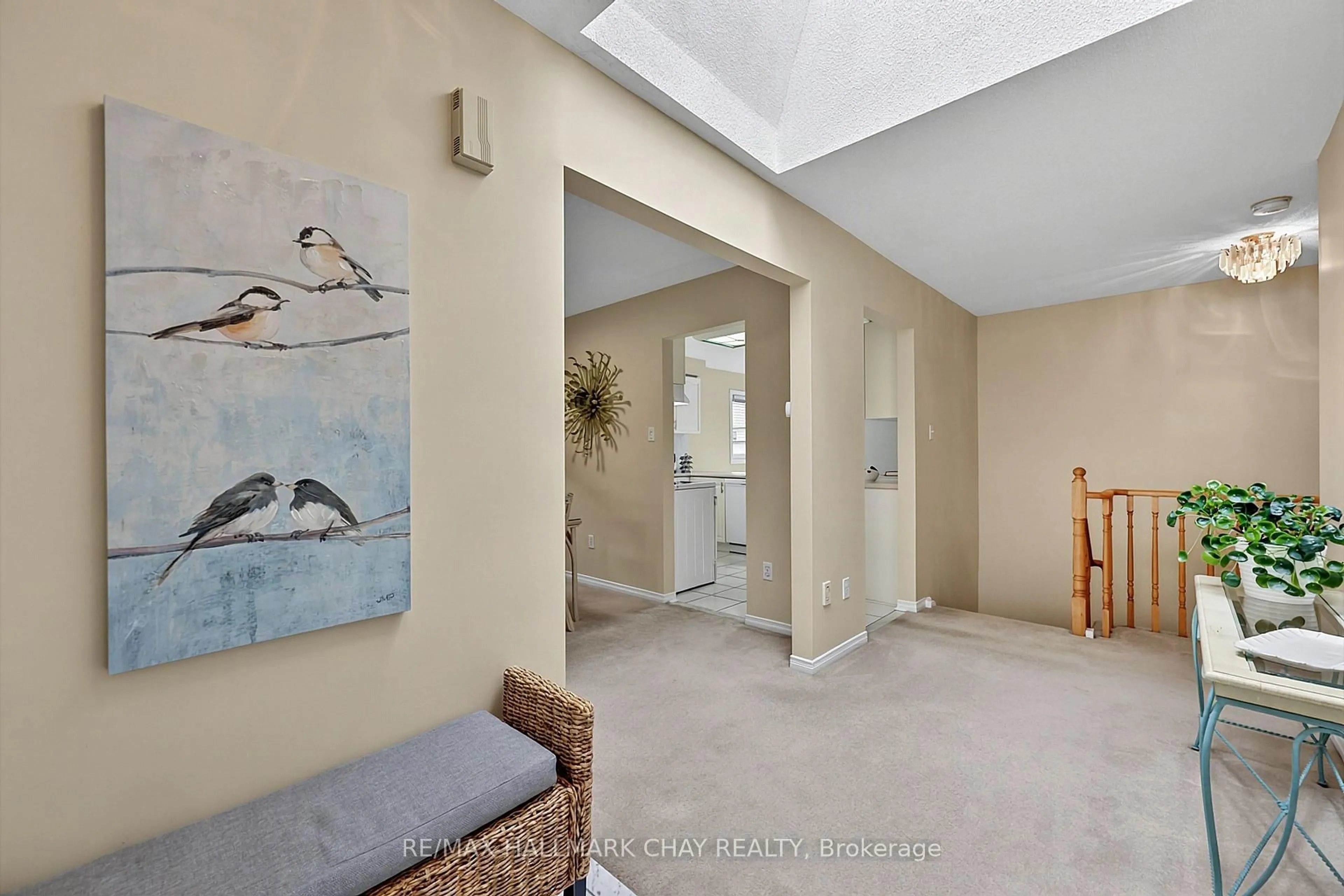 Indoor foyer for 207 Melbourne Dr, Bradford West Gwillimbury Ontario L3Z 2Y8