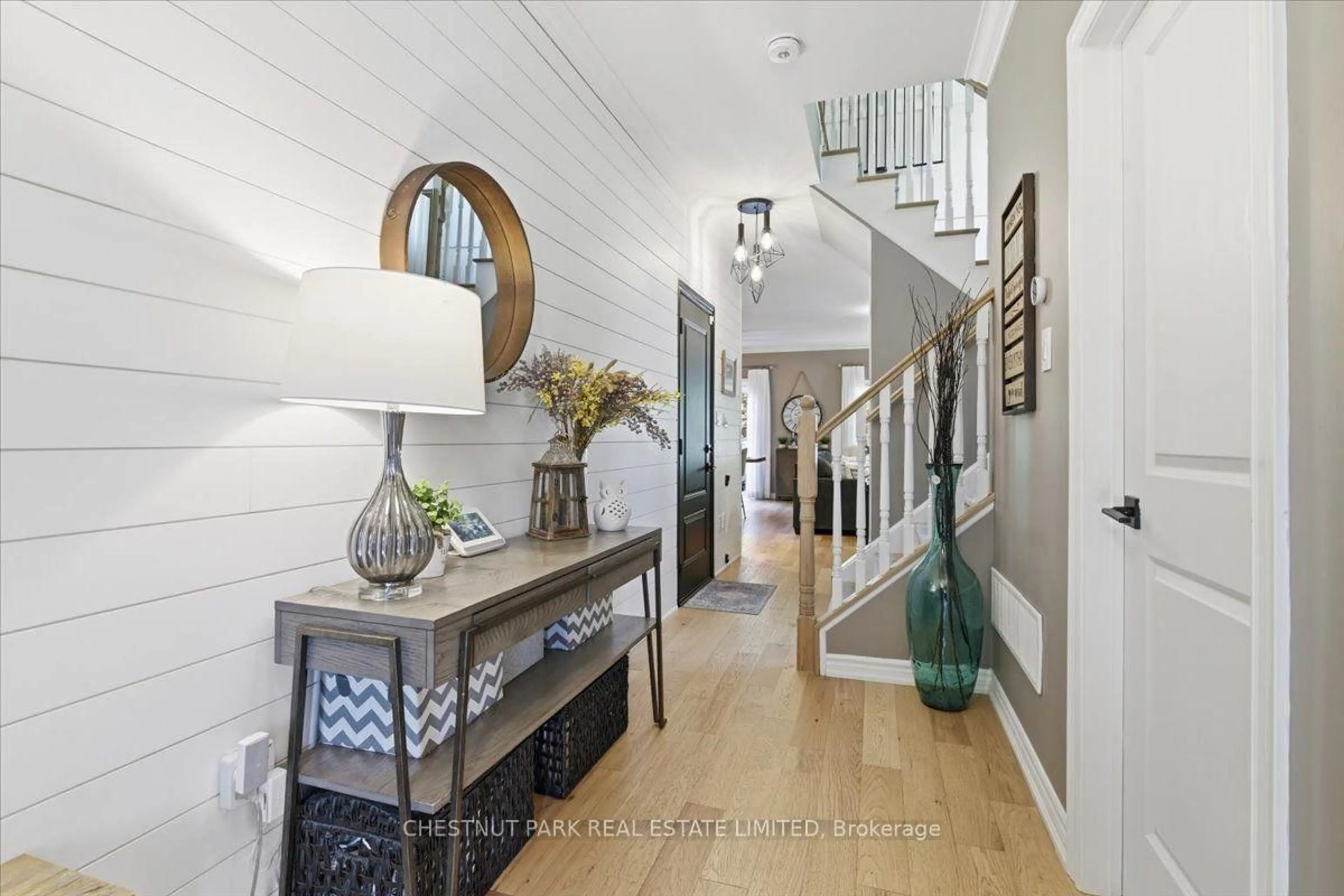 Indoor entryway for 21 Gord Matthews Way, Uxbridge Ontario L9P 0E9