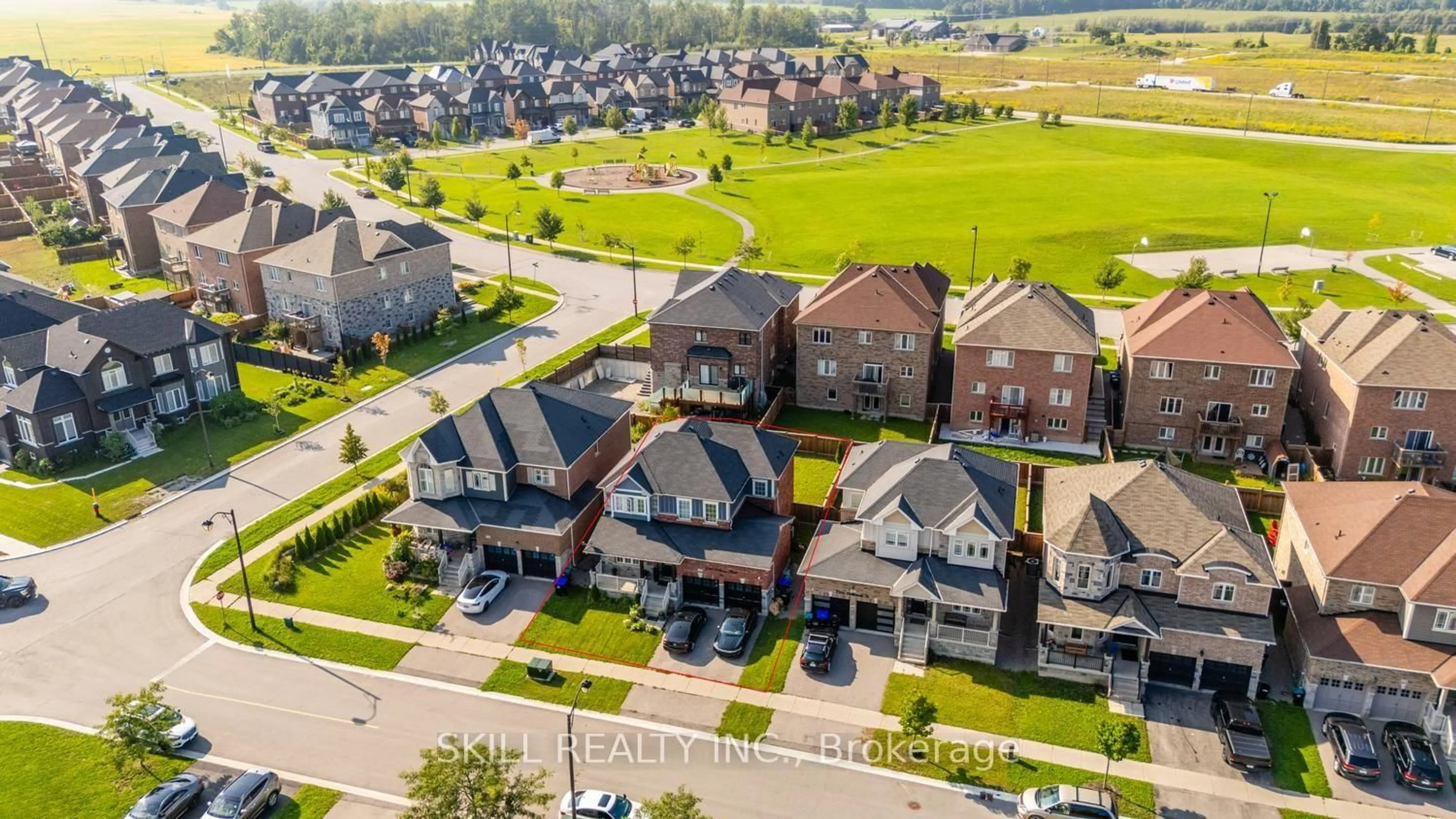 A pic from outside/outdoor area/front of a property/back of a property/a pic from drone, unknown for 1390 Dallman St, Innisfil Ontario L0L 1W0