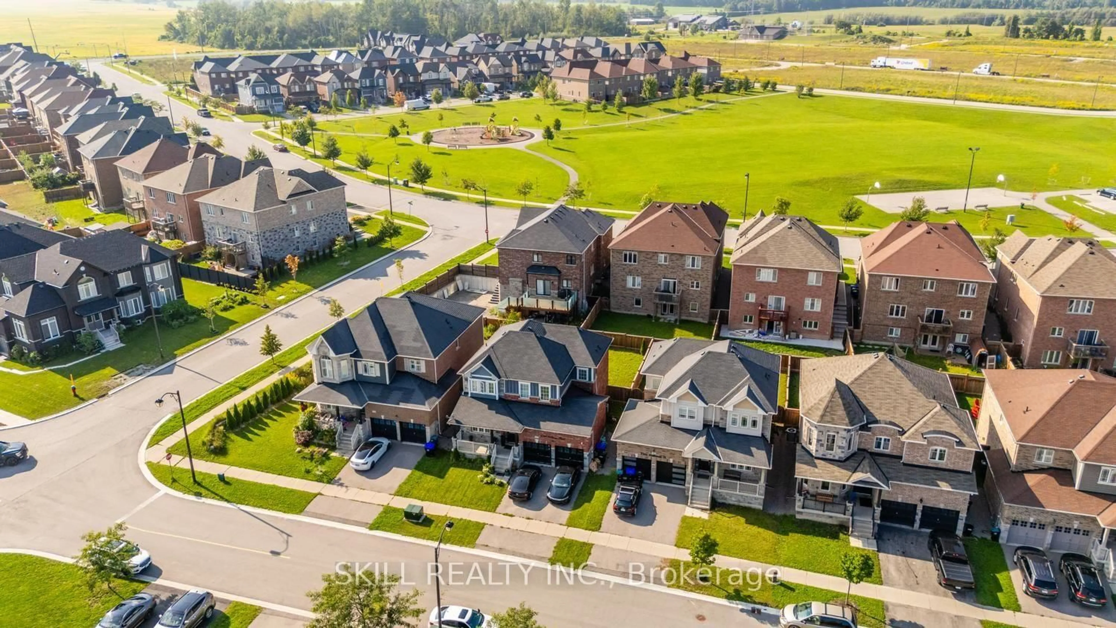 A pic from outside/outdoor area/front of a property/back of a property/a pic from drone, street for 1390 Dallman St, Innisfil Ontario L0L 1W0