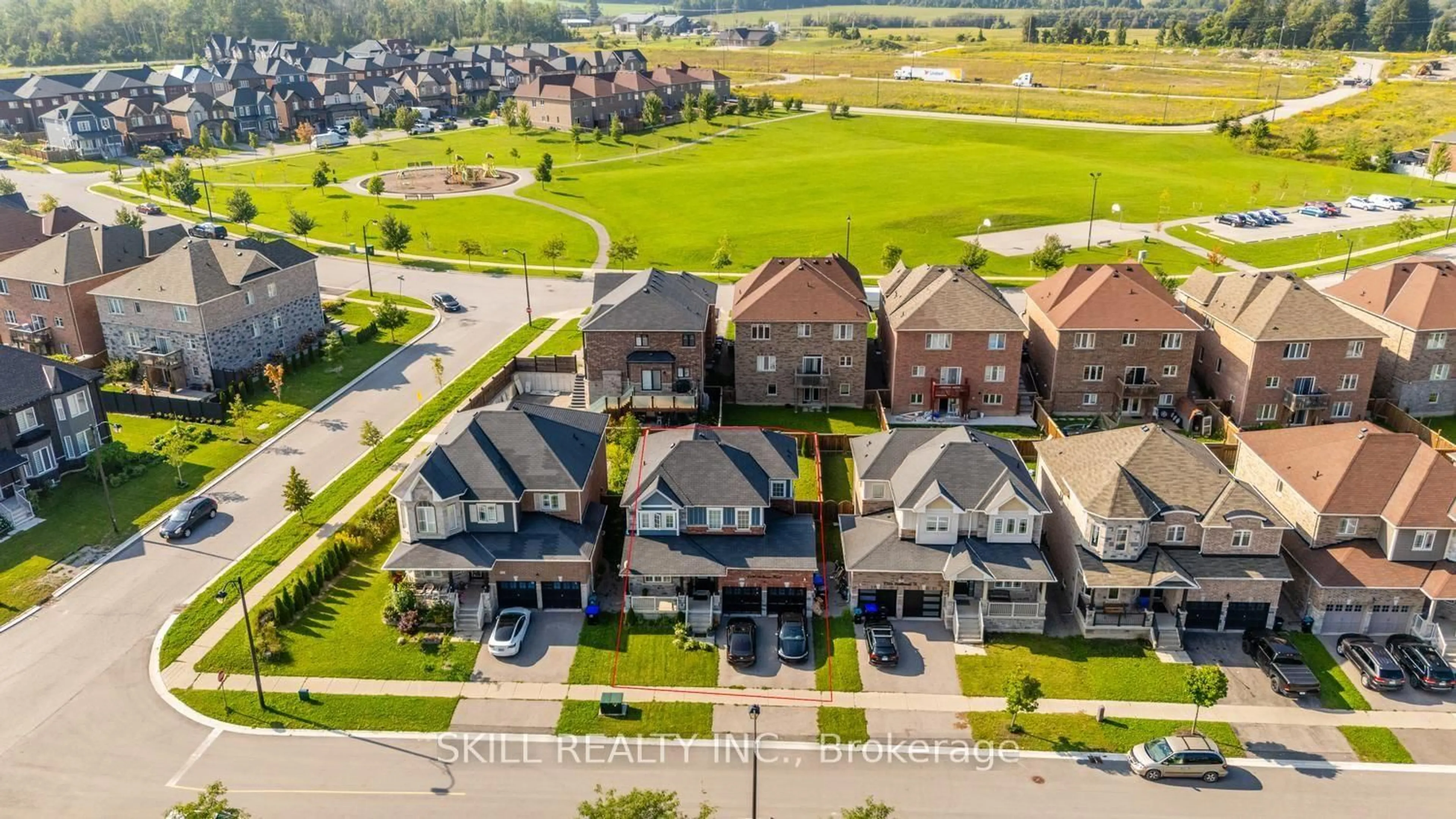 A pic from outside/outdoor area/front of a property/back of a property/a pic from drone, street for 1390 Dallman St, Innisfil Ontario L0L 1W0