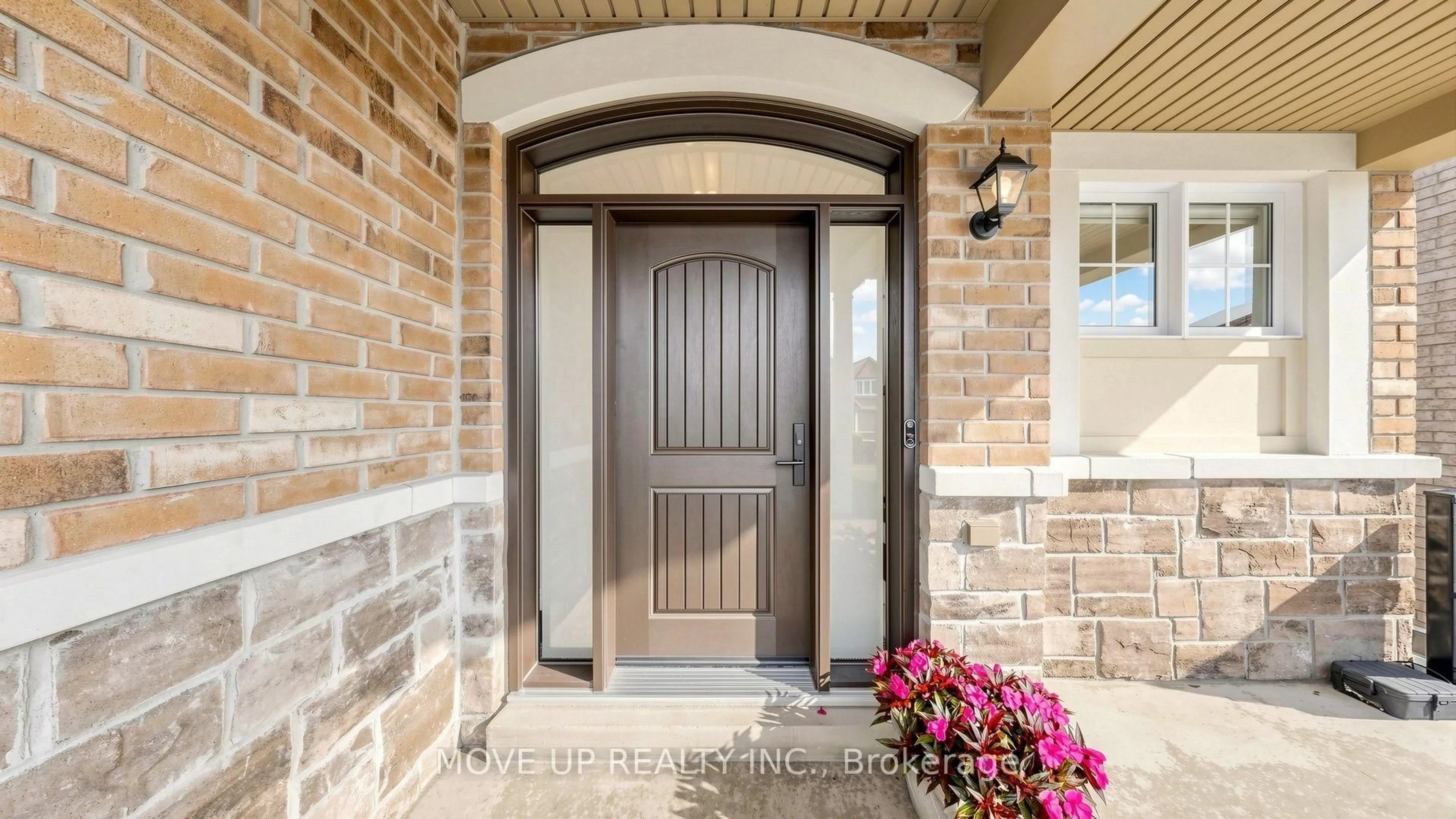 Indoor entryway for 35 Lauderdale Dr, Vaughan Ontario L6A 4G8