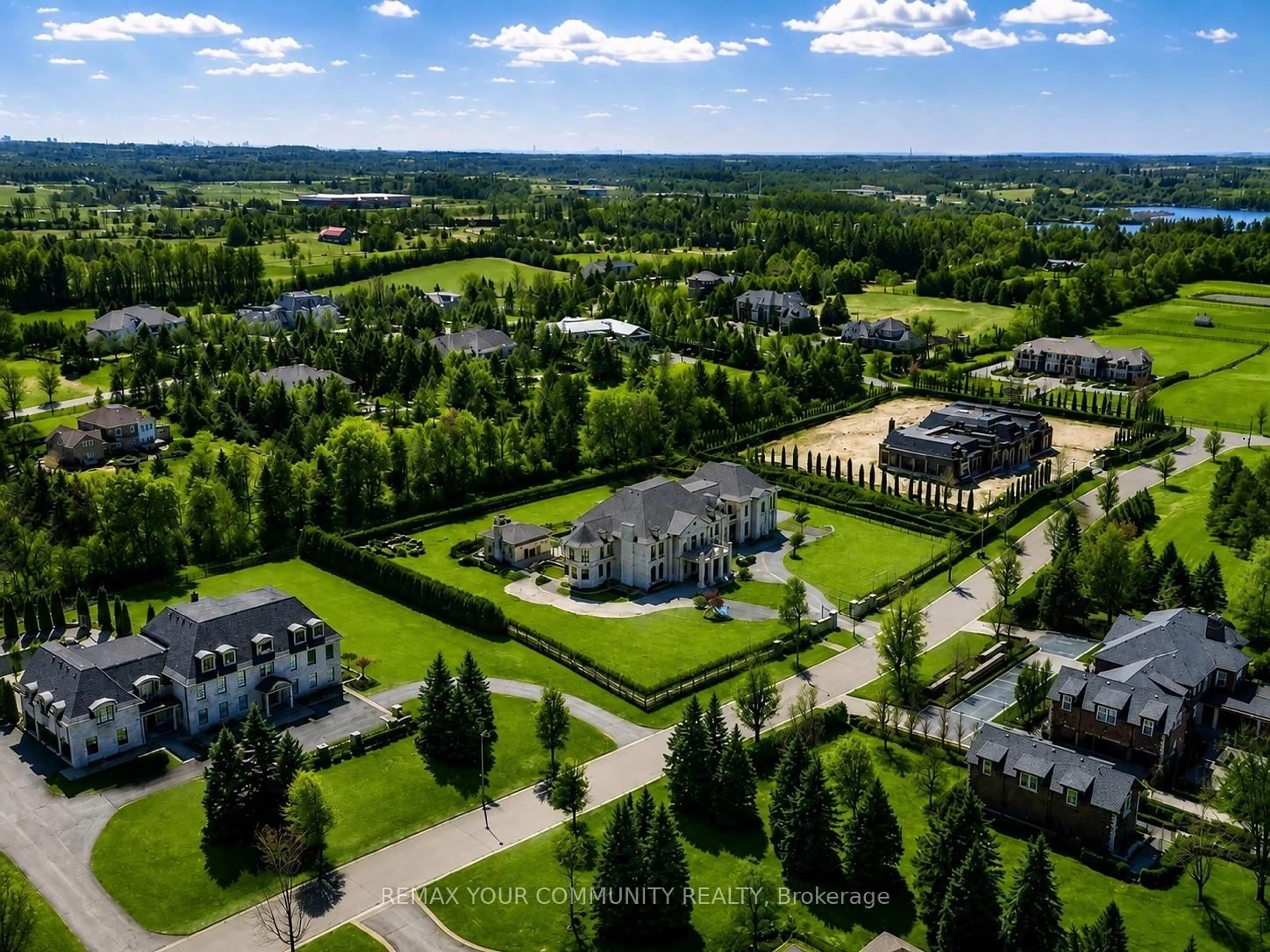 A pic from outside/outdoor area/front of a property/back of a property/a pic from drone, mountain view for 15 Eden Vale Dr, King Ontario L7B 1L8