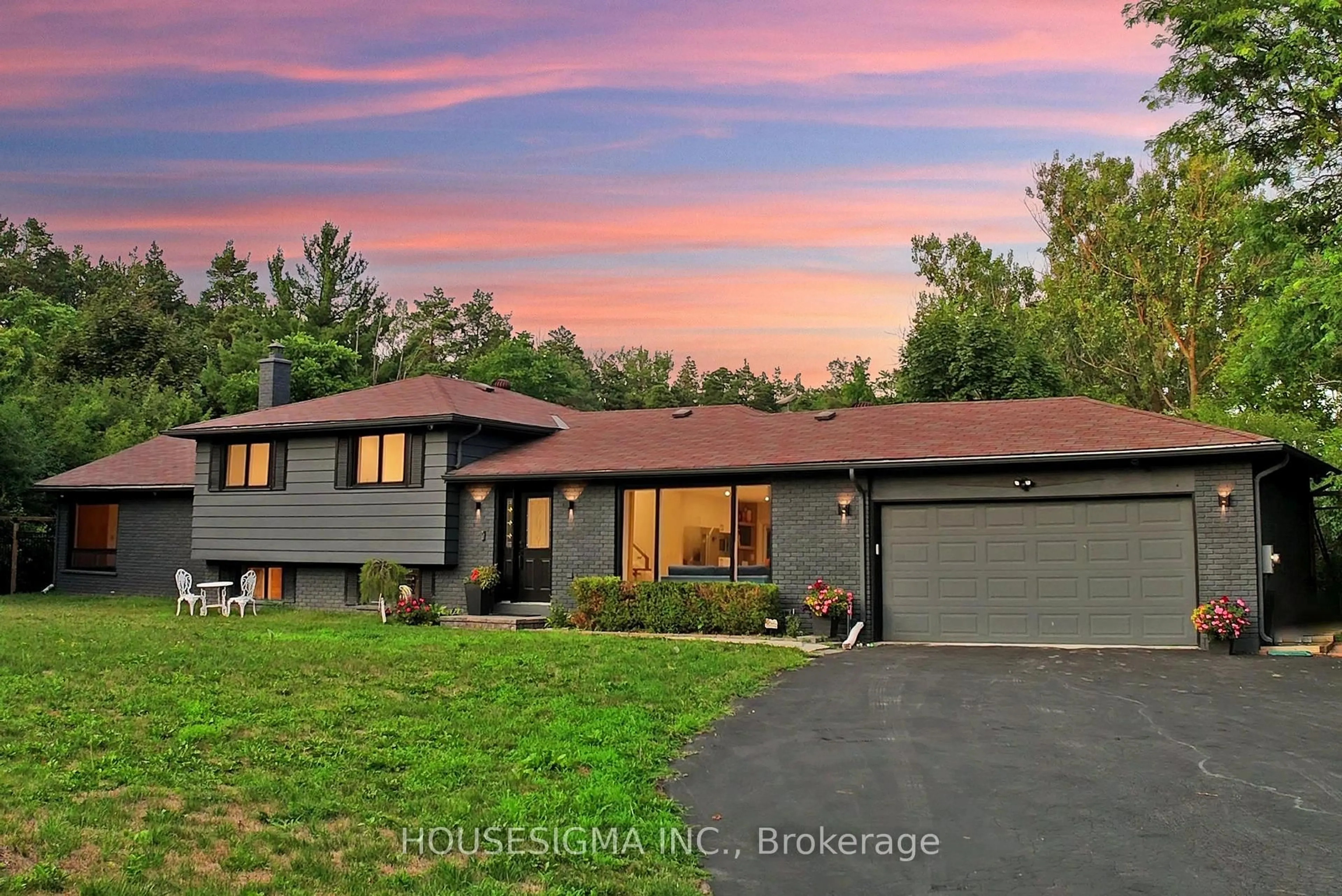 Home with vinyl exterior material, street for 14639 Leslie St, Aurora Ontario L4G 7C6