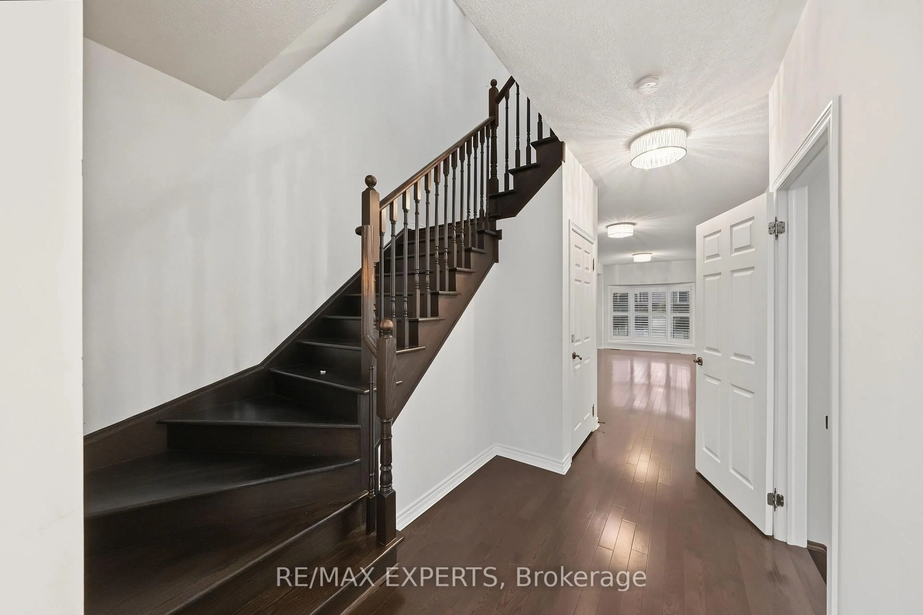 Indoor entryway for 39 Naylor Dr, Bradford West Gwillimbury Ontario L3Z 0K1