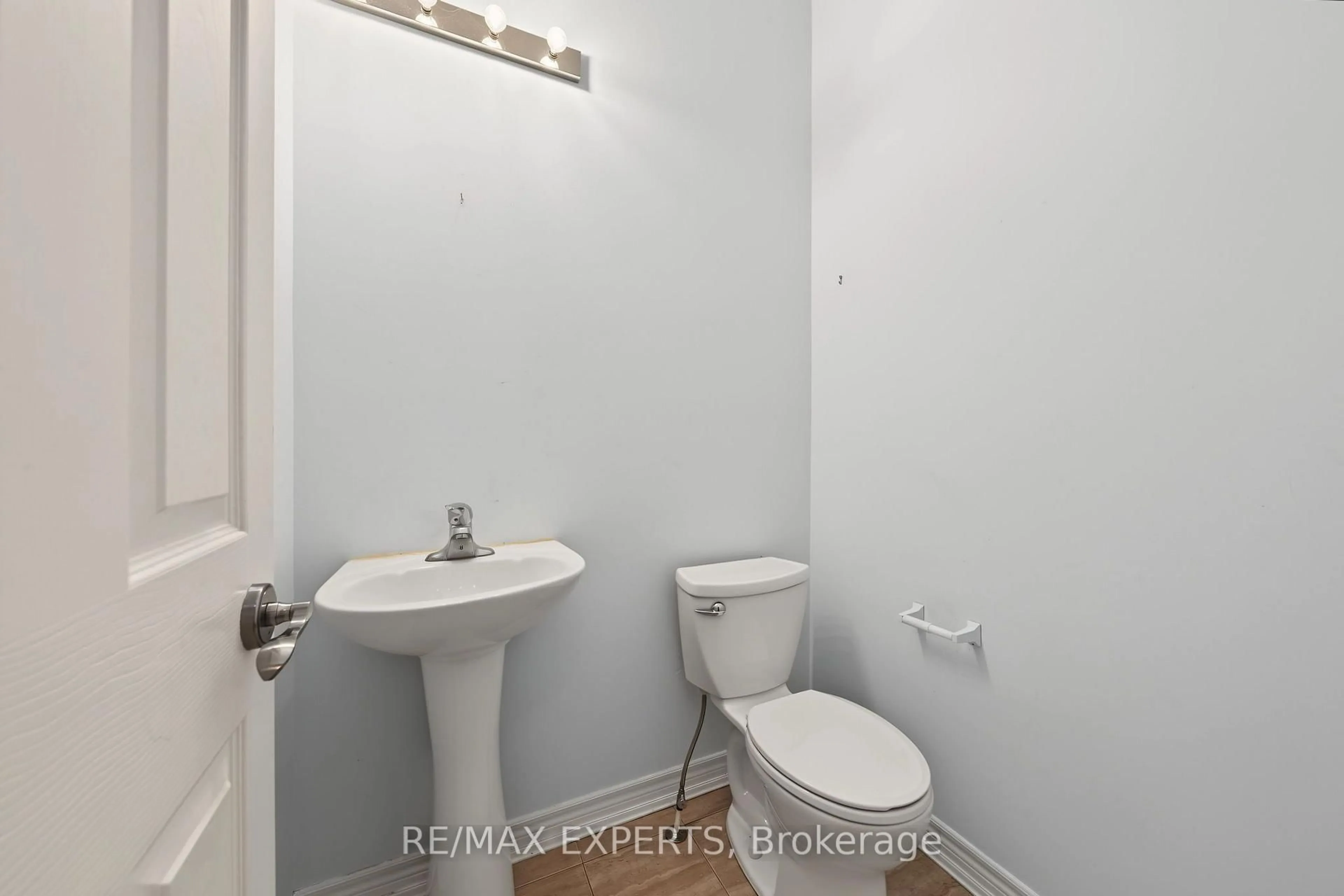 A pic of a room for 39 Naylor Dr, Bradford West Gwillimbury Ontario L3Z 0K1