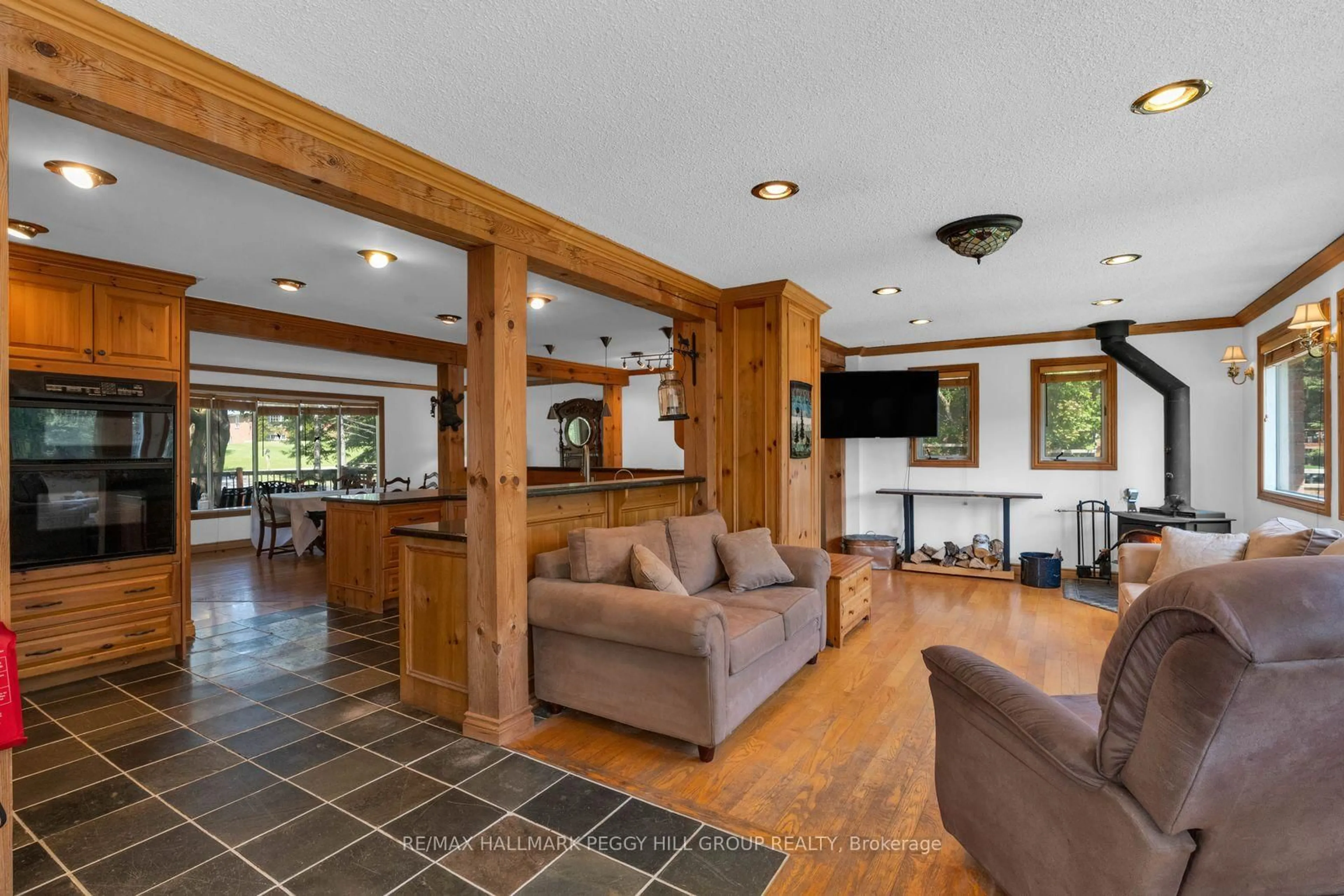 Lobby for 2145 18th Sdrd, New Tecumseth Ontario L0G 1W0