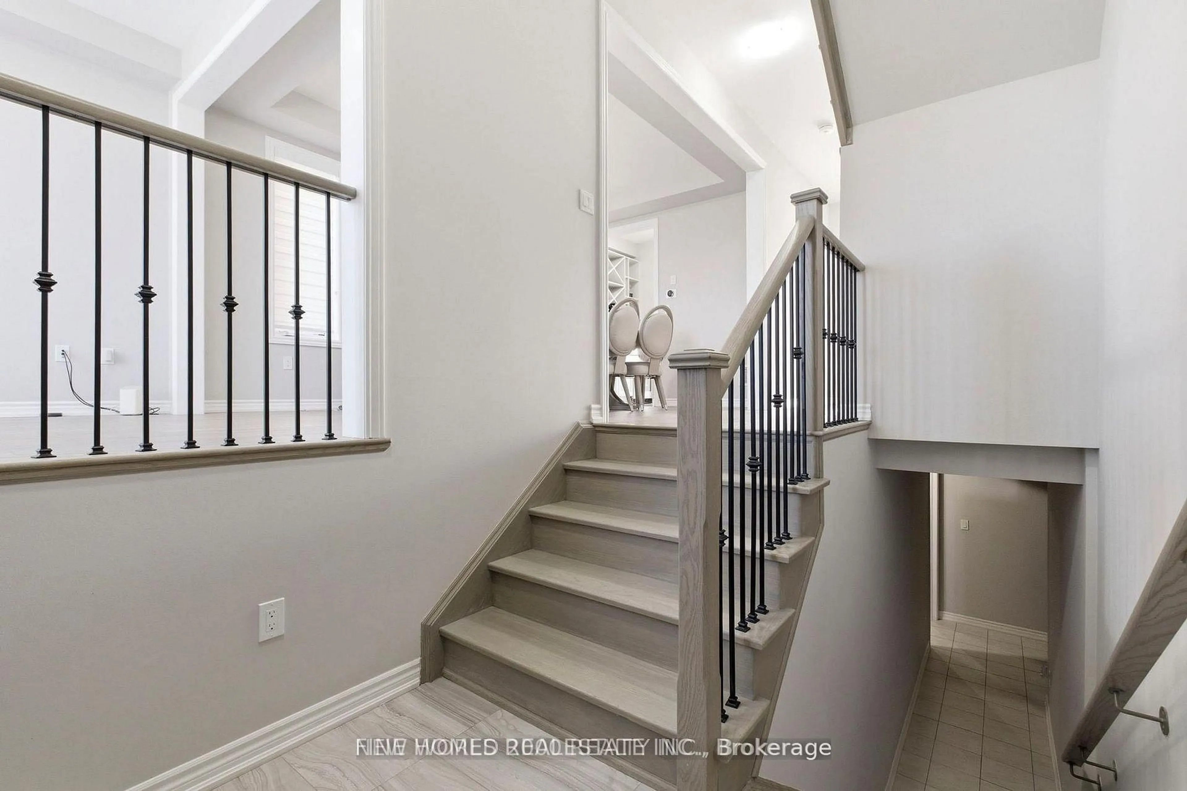 Unknown for 147 Bethpage Cres, Newmarket Ontario L3X 0M2