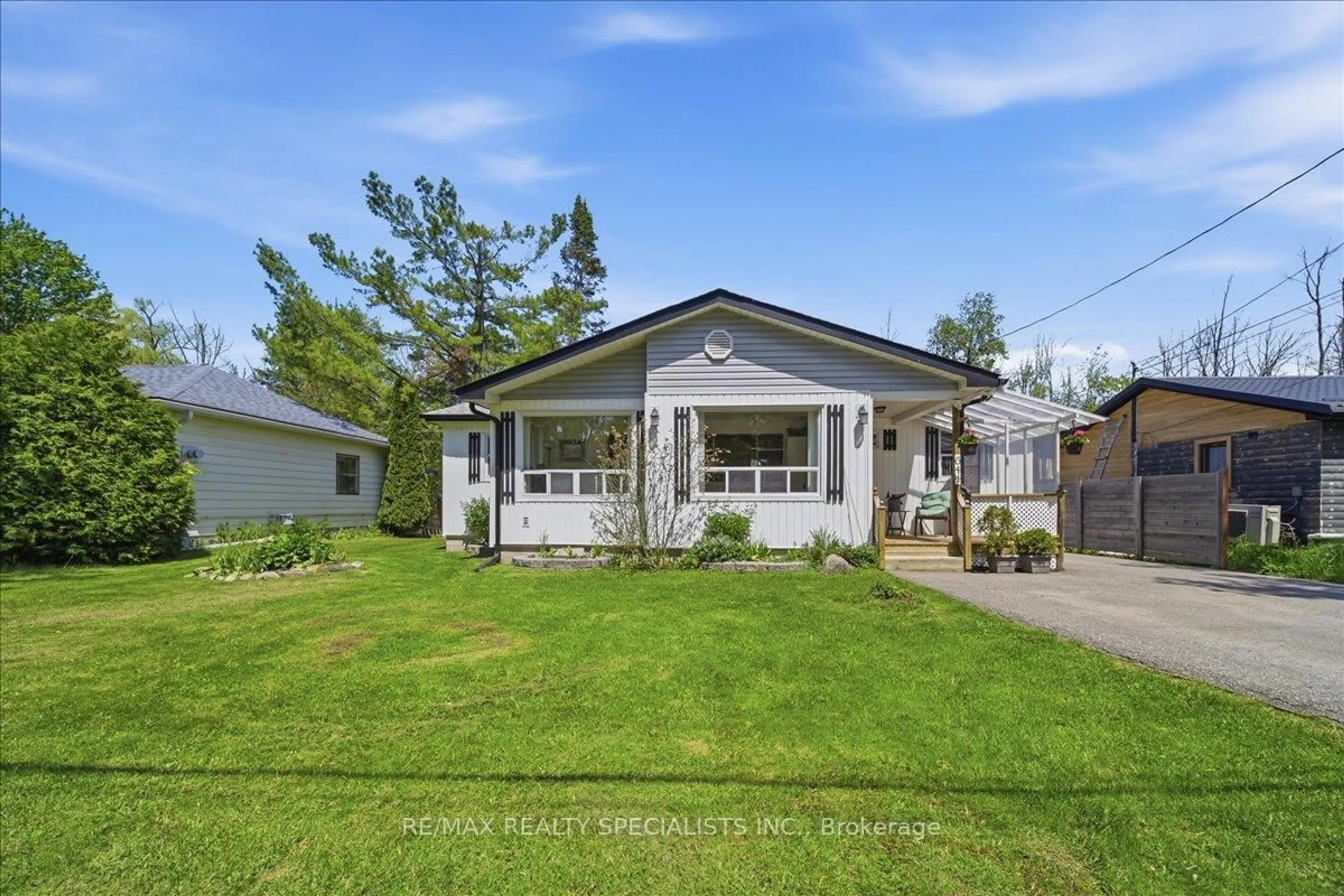 Home with vinyl exterior material, street for 644 Rose Lane, Innisfil Ontario L9S 2H5