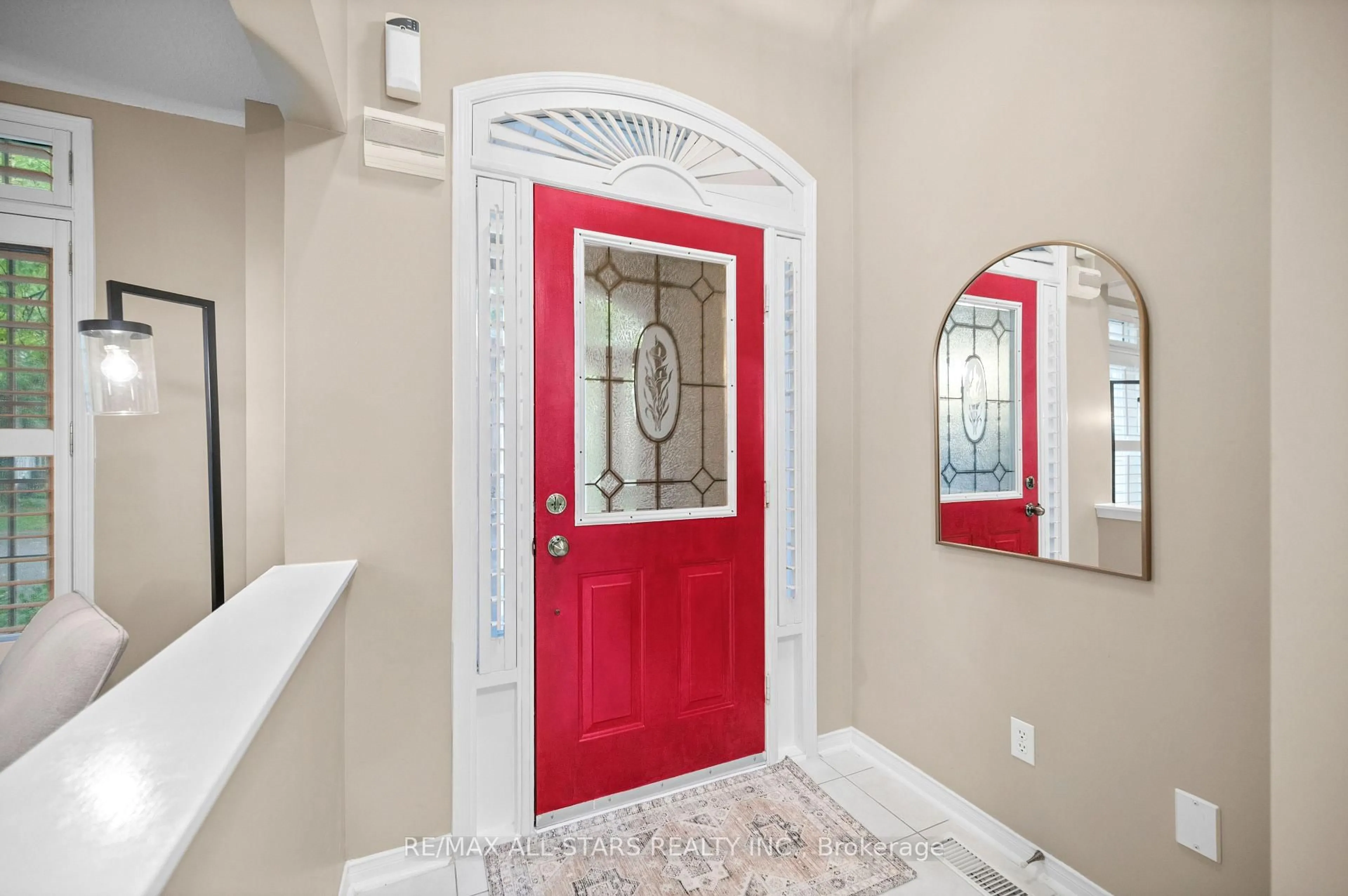 Indoor entryway for 16 Primrose Path Cres, Markham Ontario L3S 4A9
