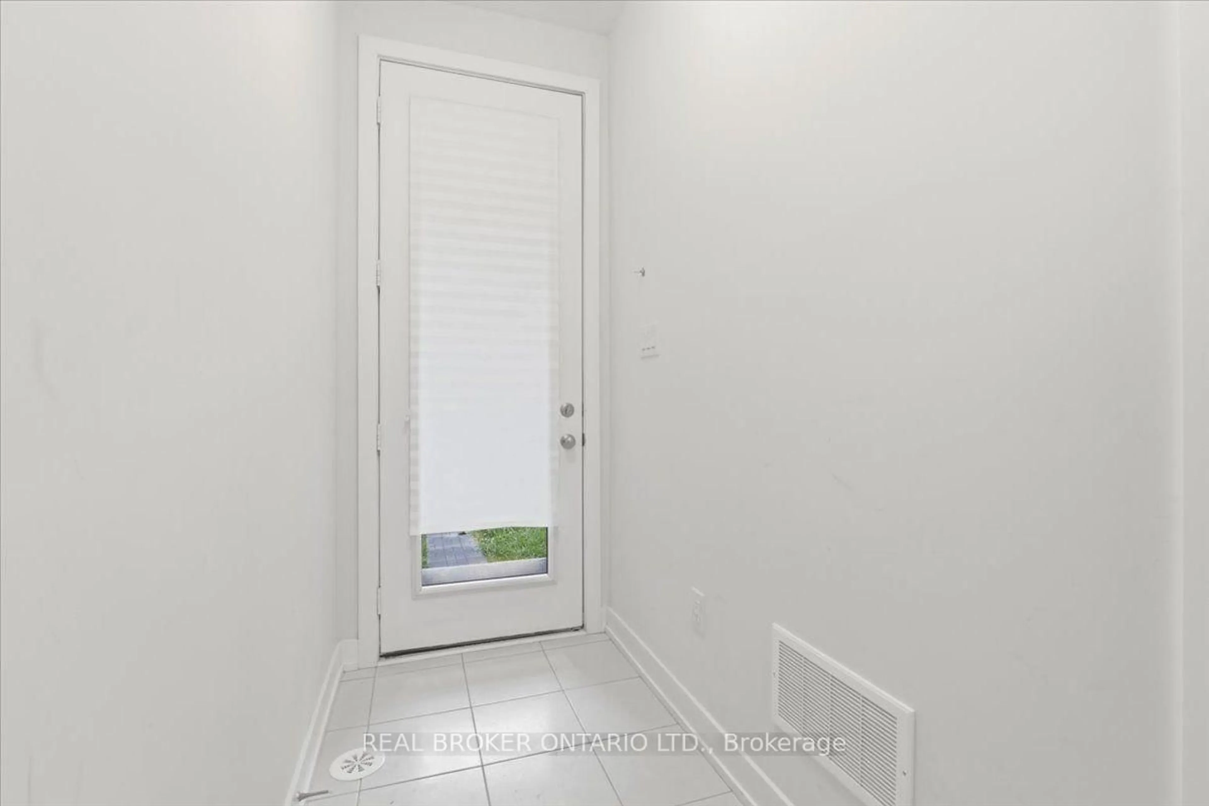 Indoor entryway for 112 Stauffer Cres, Markham Ontario L6B 1R1