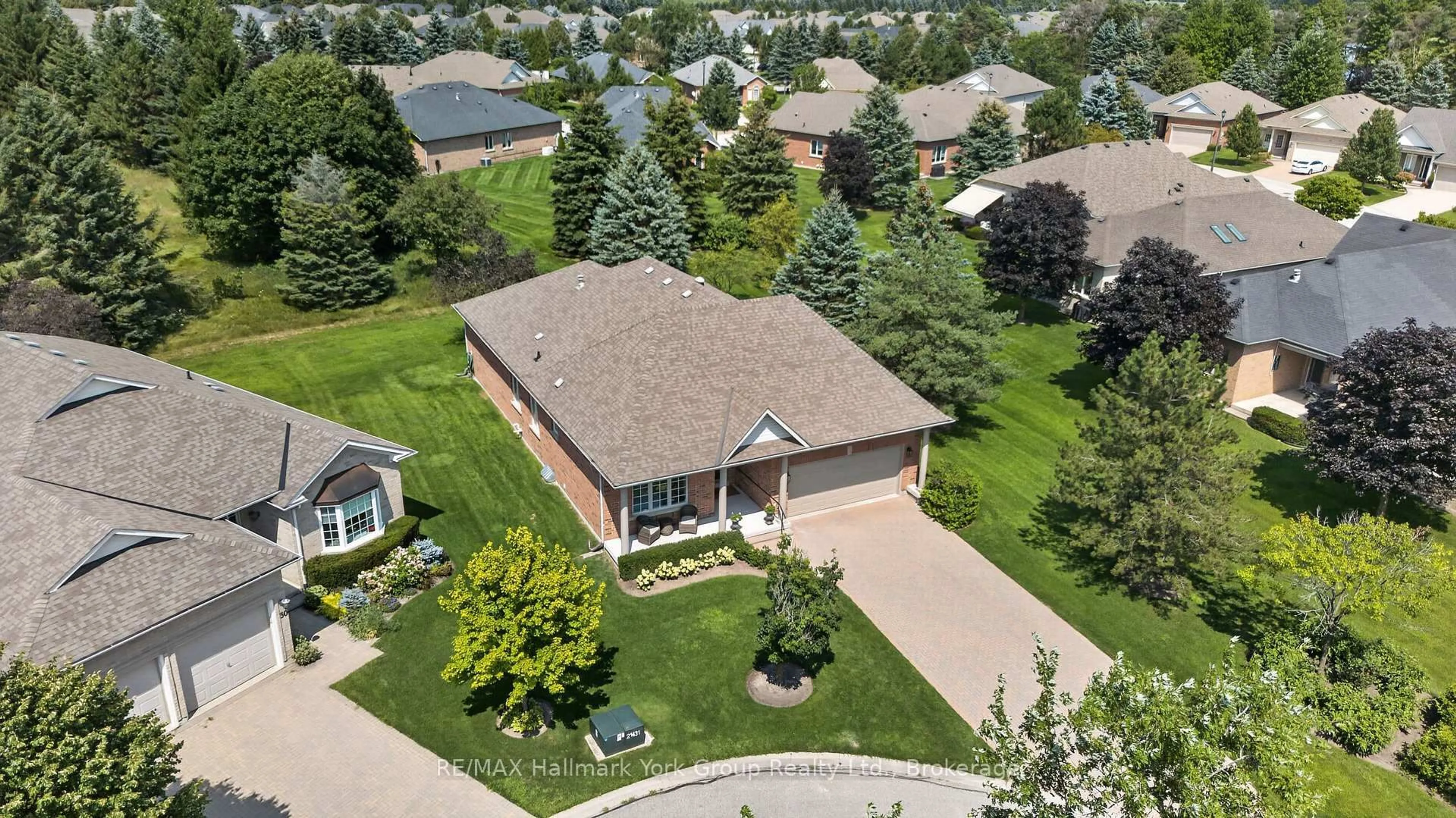 A pic from outside/outdoor area/front of a property/back of a property/a pic from drone, street for 26 Hagen Hllw #201, Whitchurch-Stouffville Ontario L4A 1N3