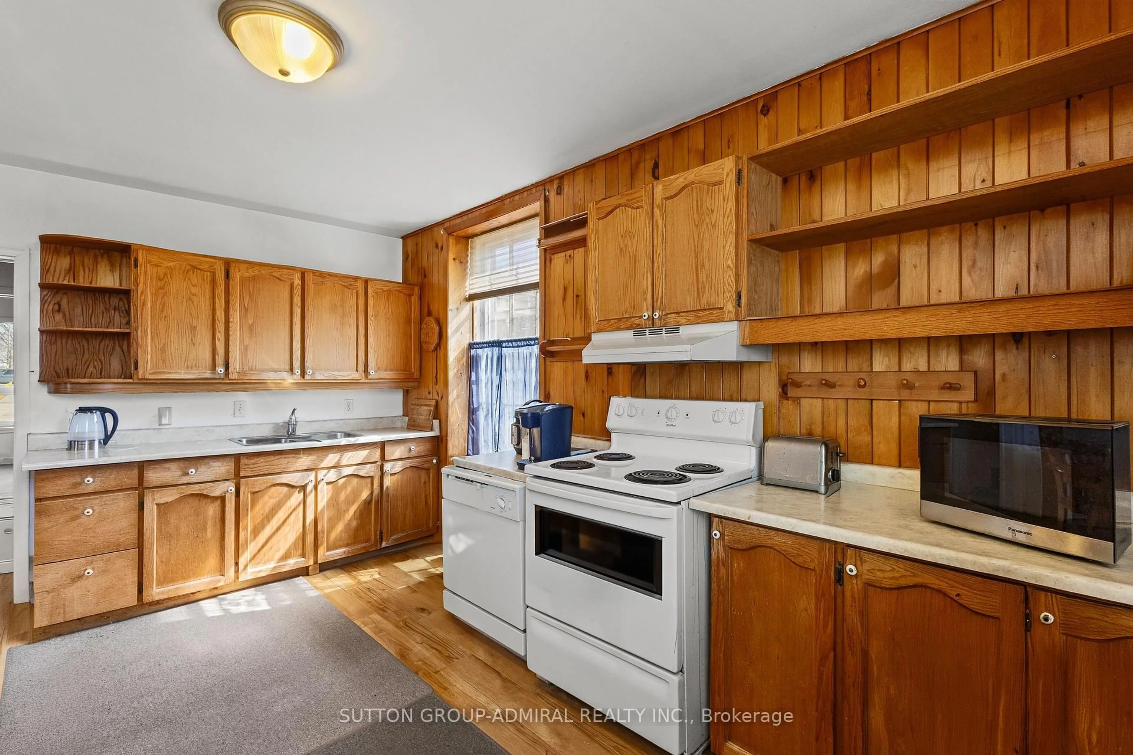 Standard kitchen, unknown for 6745 Main St, Whitchurch-Stouffville Ontario L4A 6B5