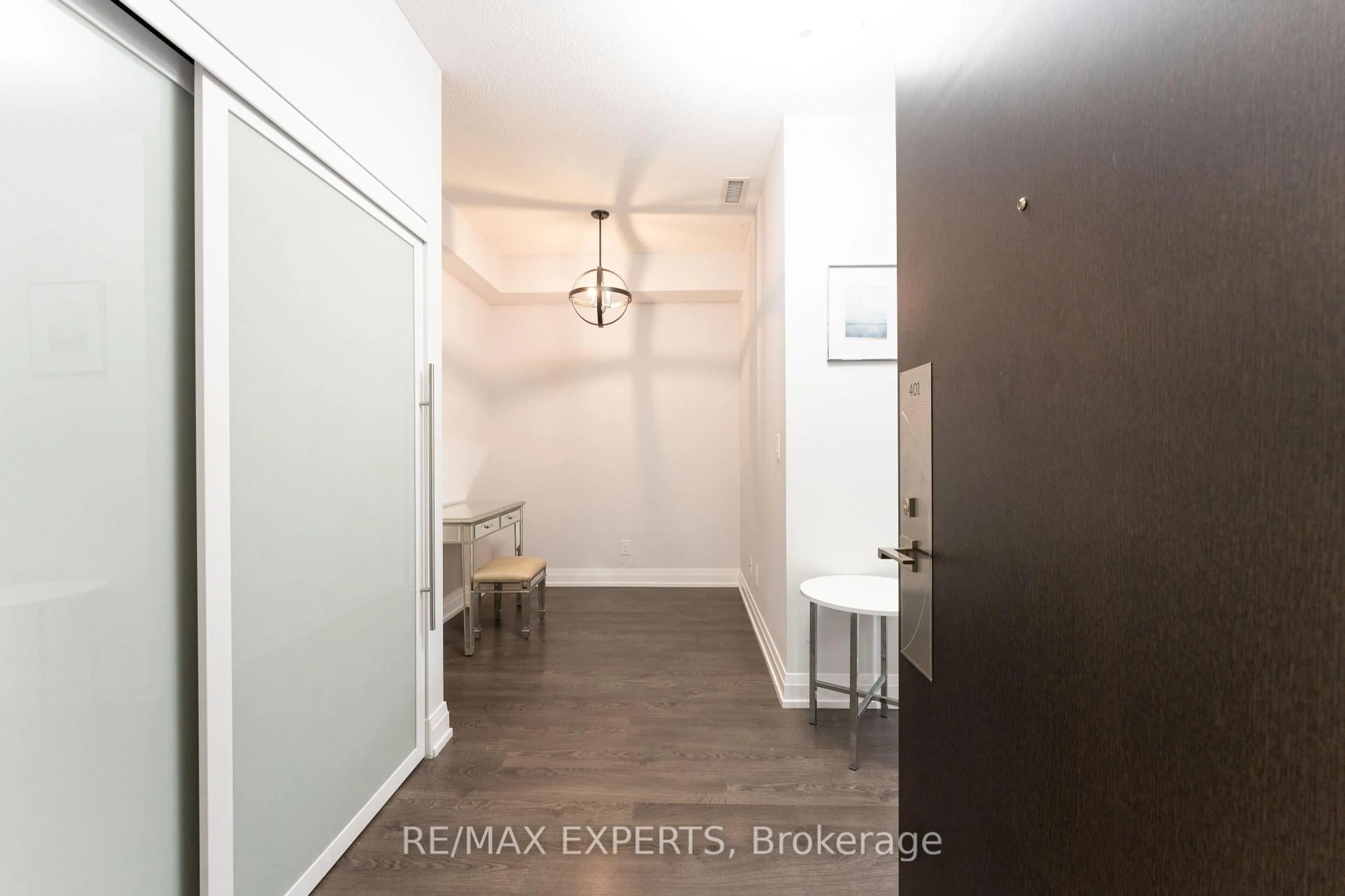 Indoor entryway for 3700 HIGHWAY 7 #401, Vaughan Ontario L4L 0G8