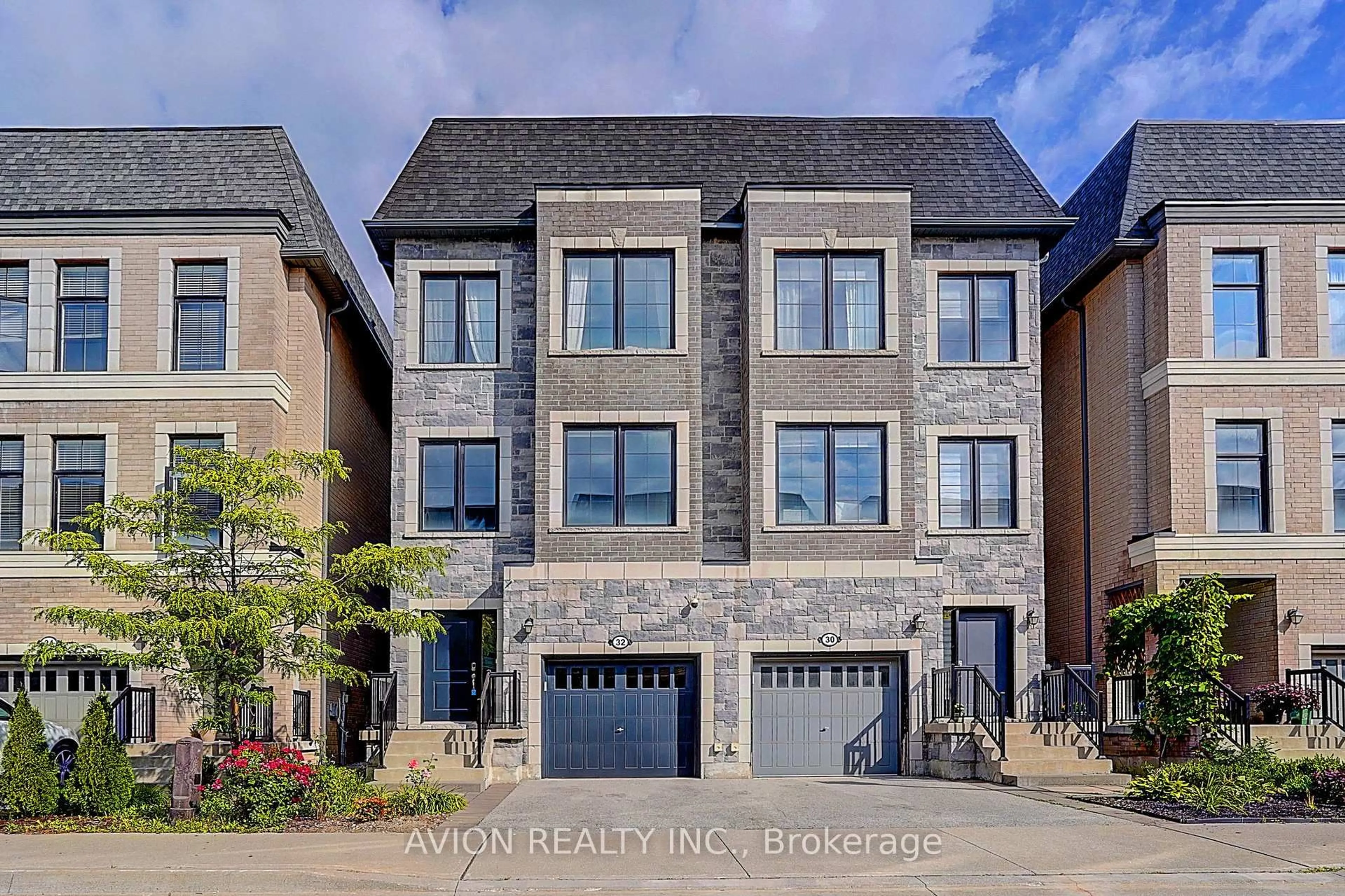 Home with brick exterior material, street for 32 Mcgurran Lane, Richmond Hill Ontario L4B 0G8