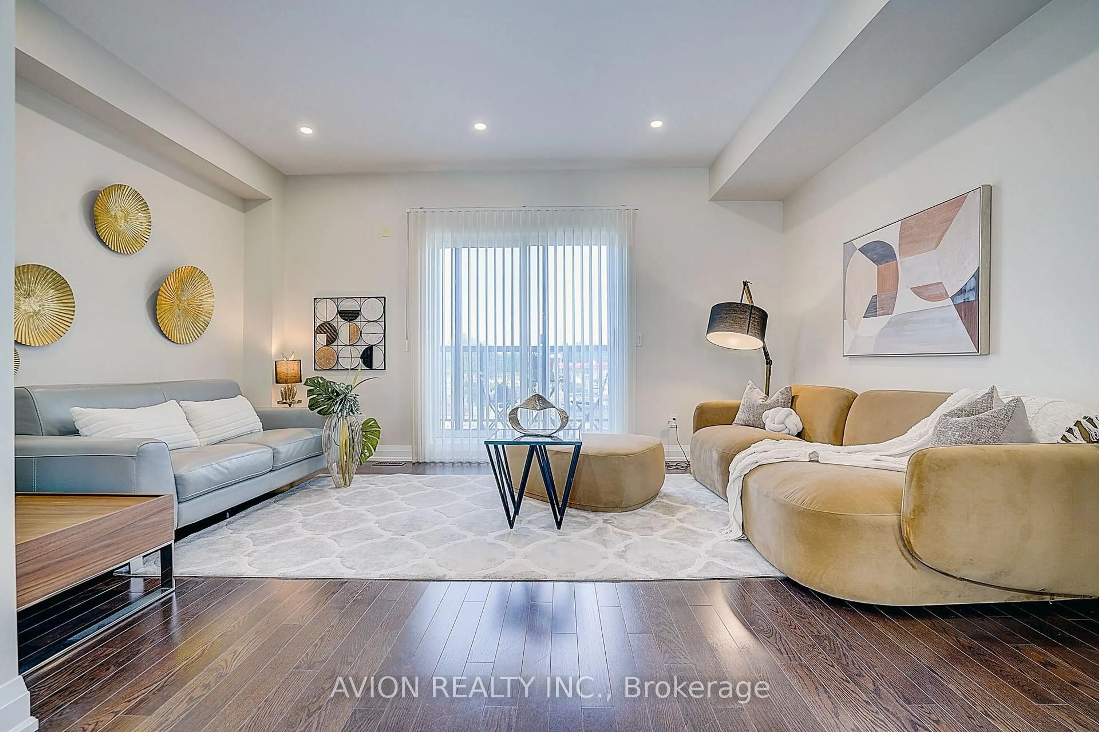 Living room with furniture, wood/laminate floor for 32 Mcgurran Lane, Richmond Hill Ontario L4B 0G8